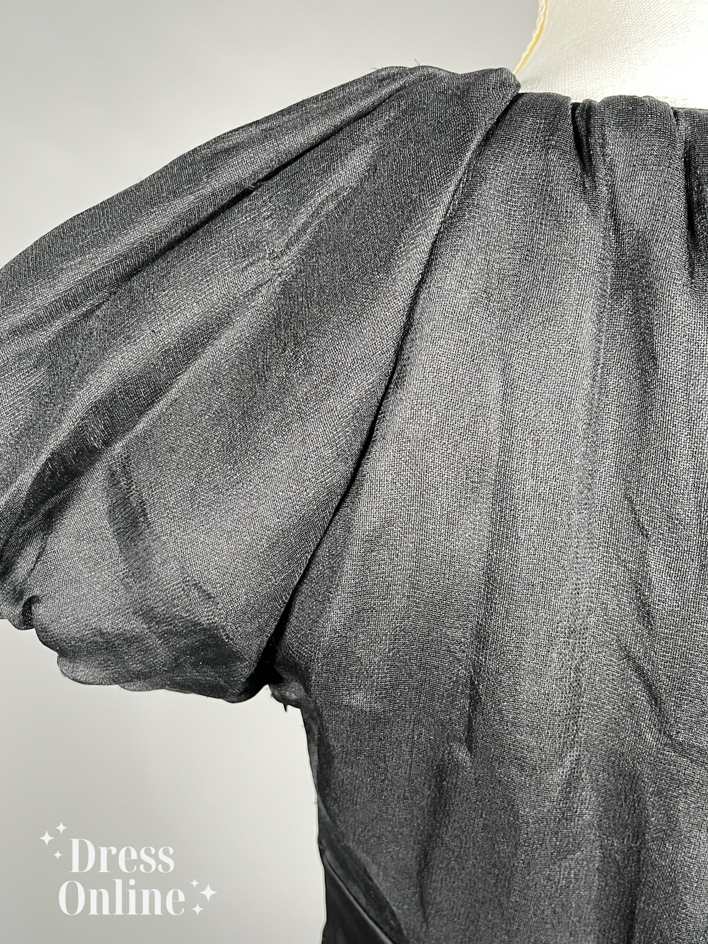 Stijlvolle Zwart Avondjurk met V-hals en Pofmouwen - Maat M - 351