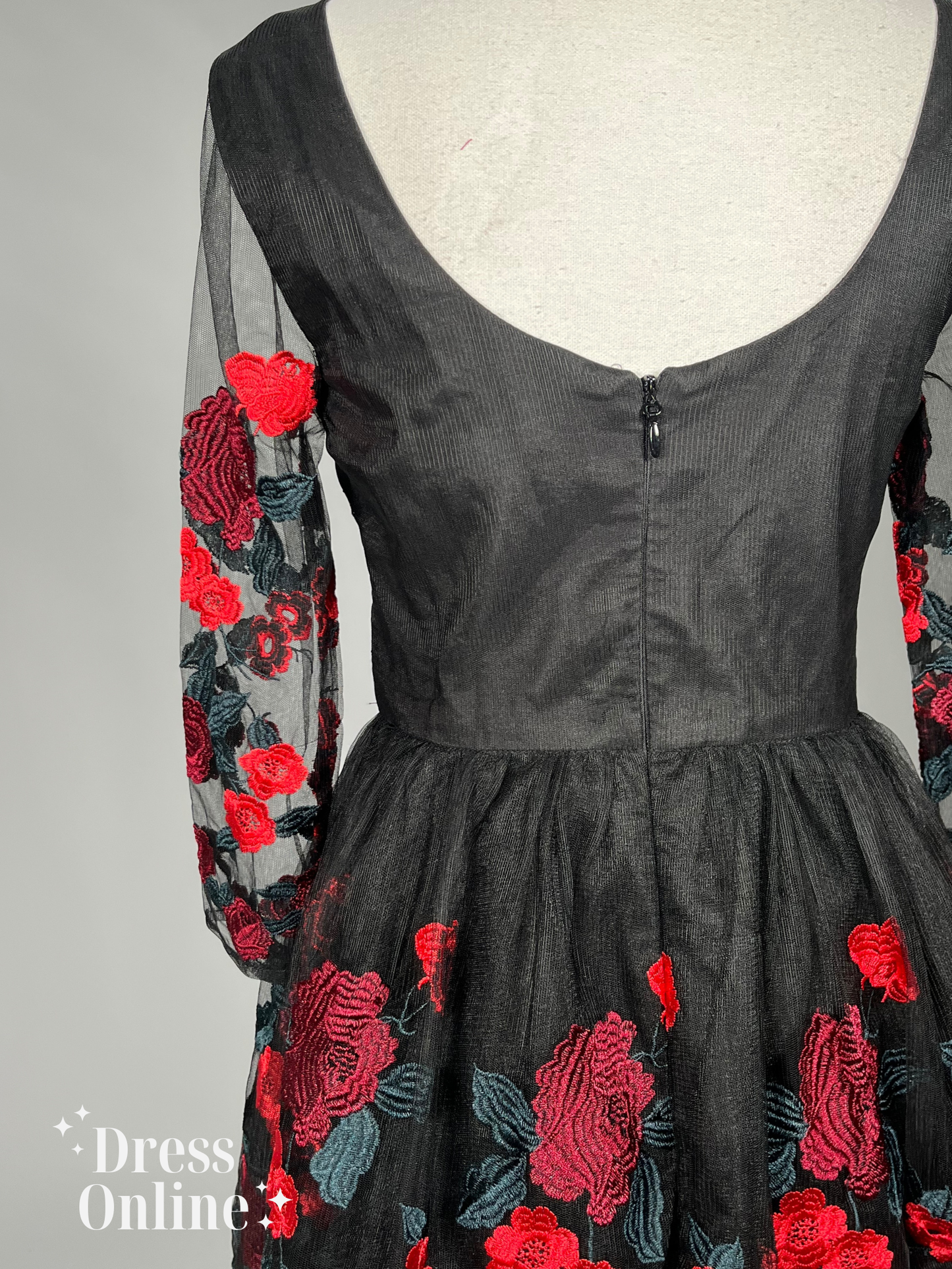 Stijlvolle Zwarte Jurk met Rode Geborduurde Rozen - Maat S - 416