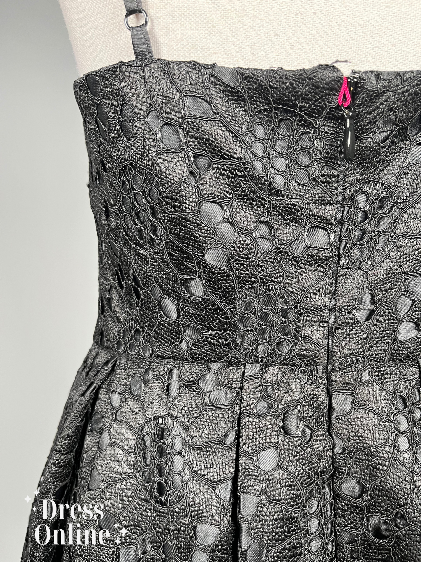 Elegante Zwarte Jurk met Kantpatroon - Maat M - ChiChi London - 363