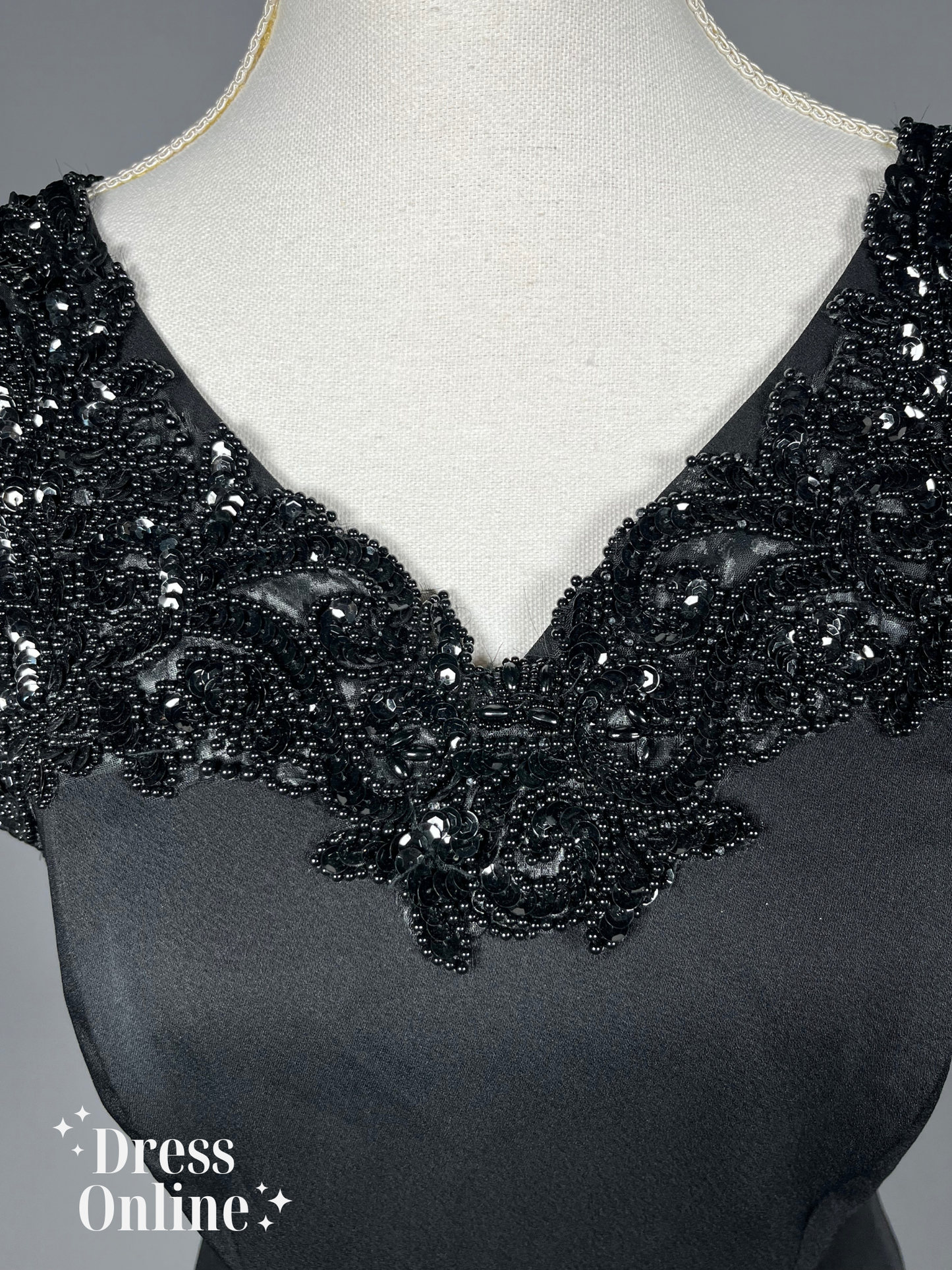 Chique Zwarte Avondjurk met Kraaldetails - Maat M - 405