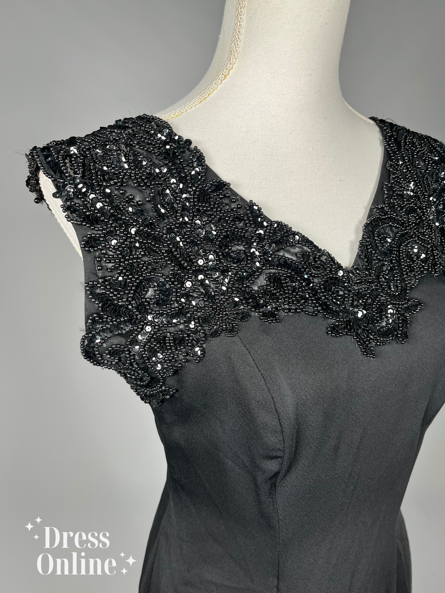 Chique Zwarte Avondjurk met Kraaldetails - Maat M - 405