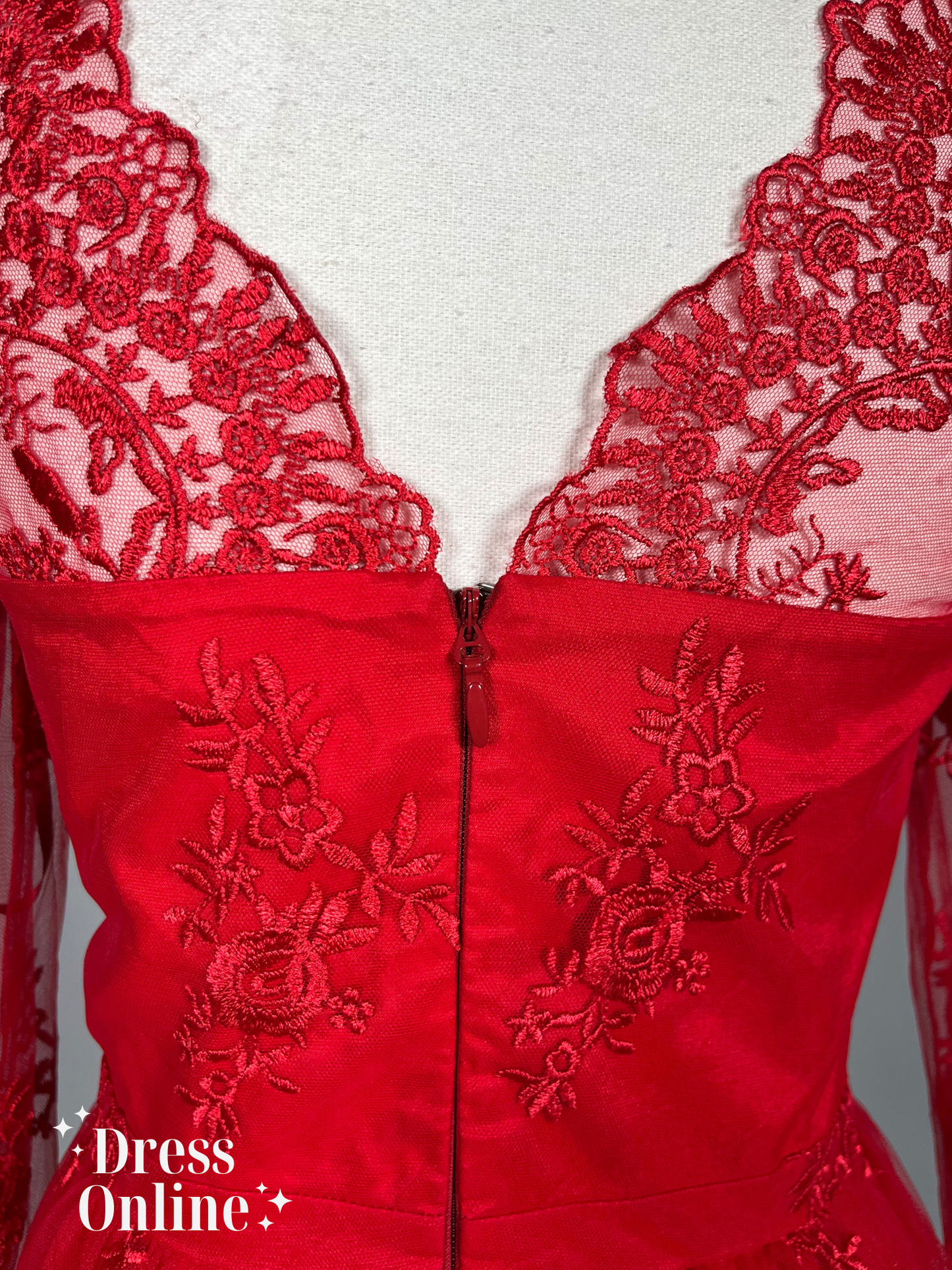 Sensuele Rode Cocktailjurk met Kanten Details en Doorzichtige Mouwen - Maat S - 421