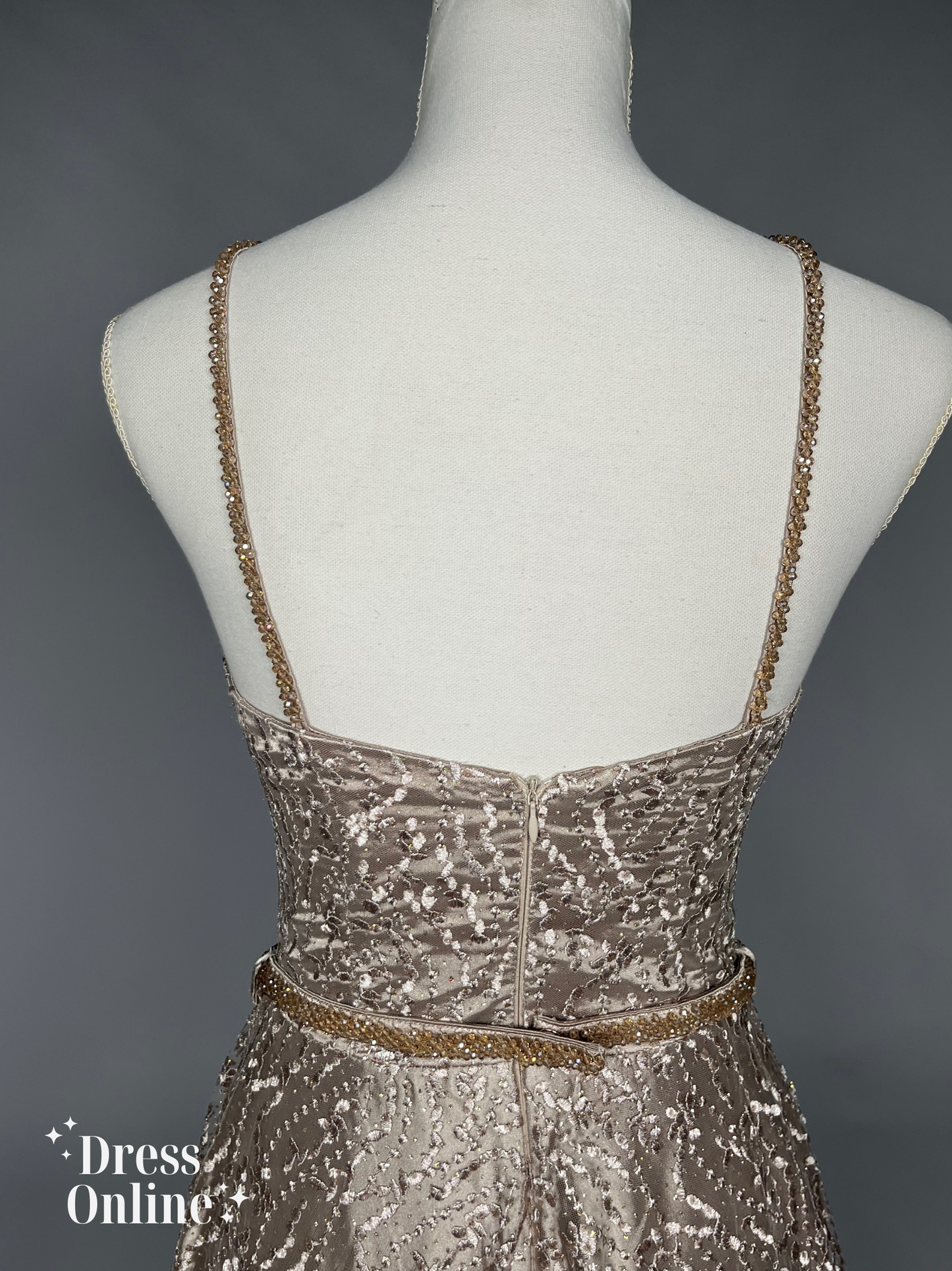 Champagnekleurige galajurk met glitters maat M -171