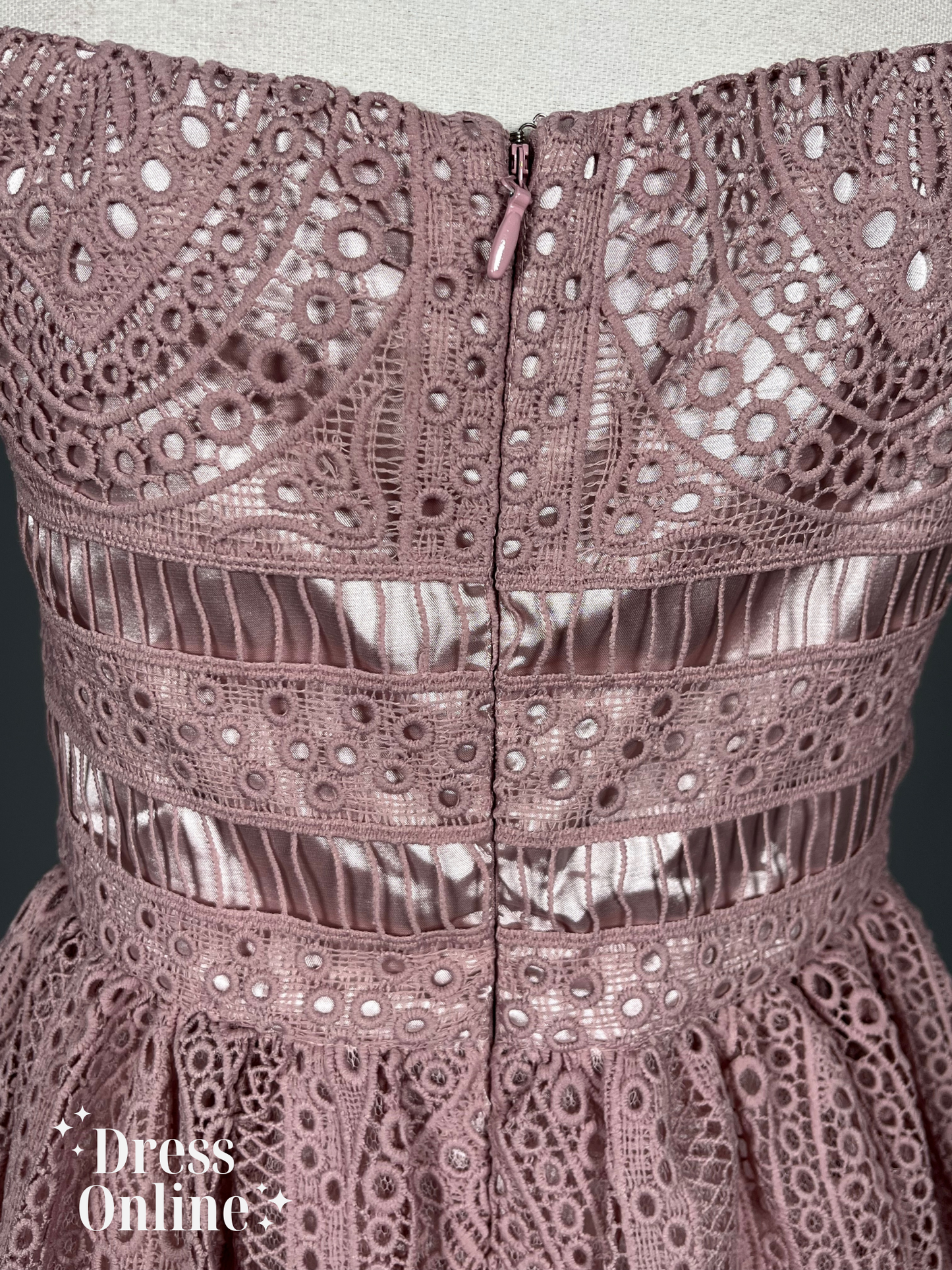 Verfijnde Roze Kantjurk met Gelaagde Onderrok - Maat M - 420