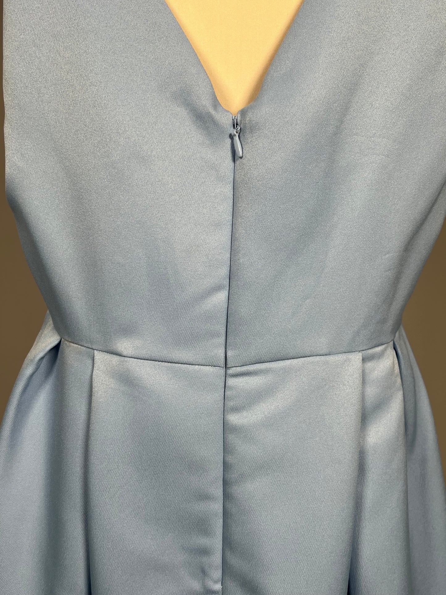 Elegante Lichtblauwe Galajurk met V-hals - Maat XLUK18