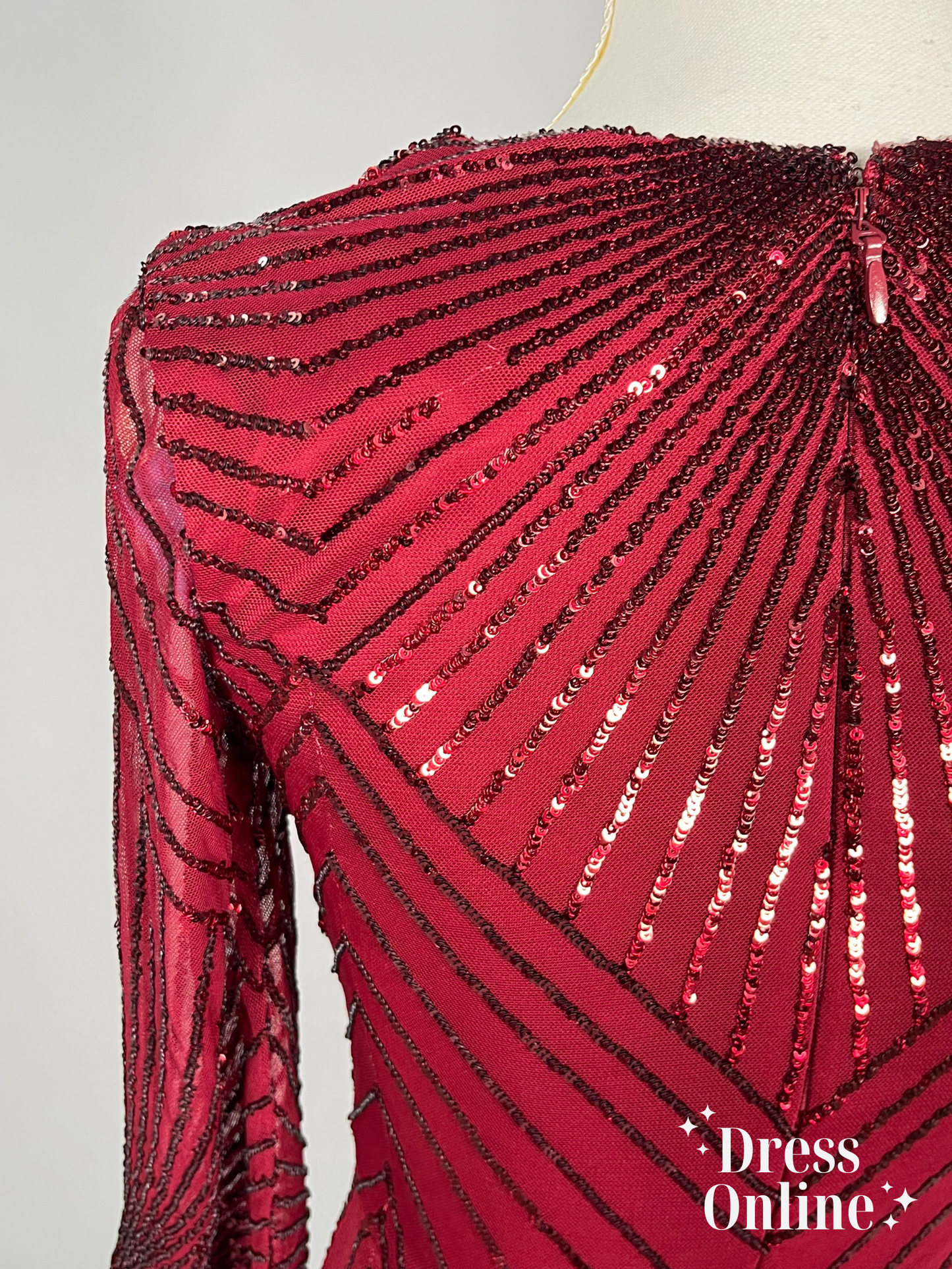 Elegante Donkerrode Avondjurk met Gedetailleerde Pailletten en Lange Mouwen - Maat S - 380