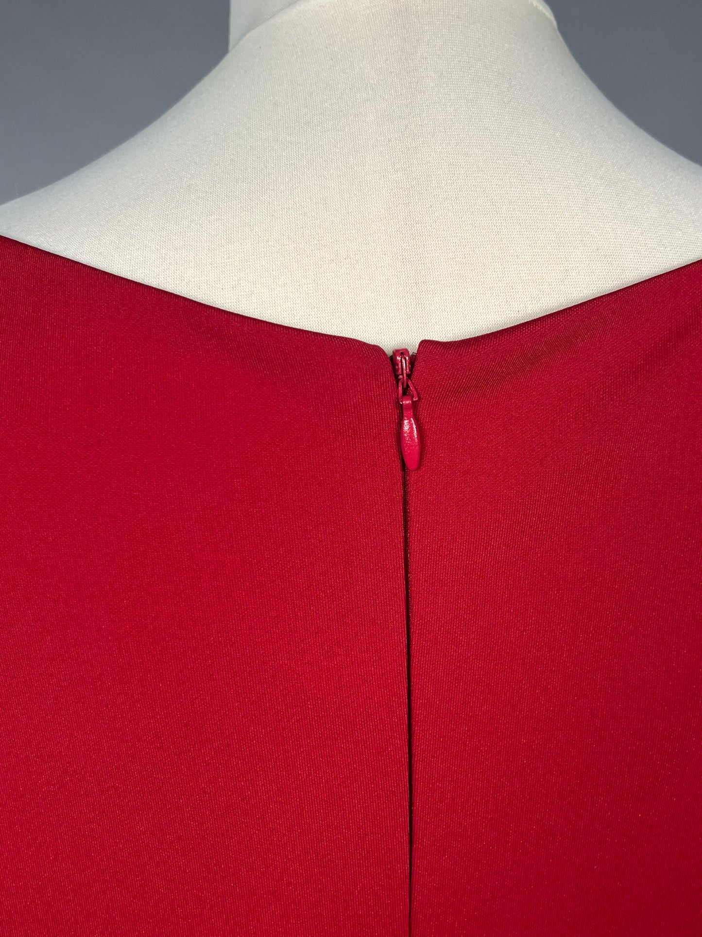 Elegante Rode Cocktailjurk met Ruches - Maat 52