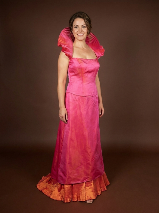 018 Fuchsia Statement Jurk met Waaierkraag