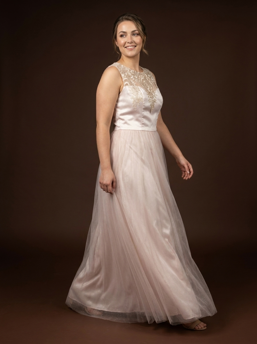 027 Zachtroze Galajurk met Kanten Bodice – Chi Chi London