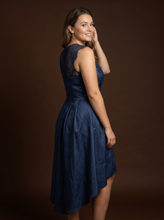 029 Marineblauwe Kanten Cocktailjurk met Capmouwtjes – Chi Chi London