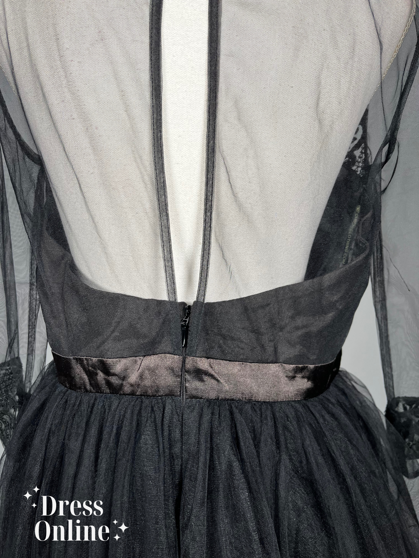 Elegante Gala Jurk in Zwart met Borduurwerk en Doorschijnende Mouwen - Maat XL - 390