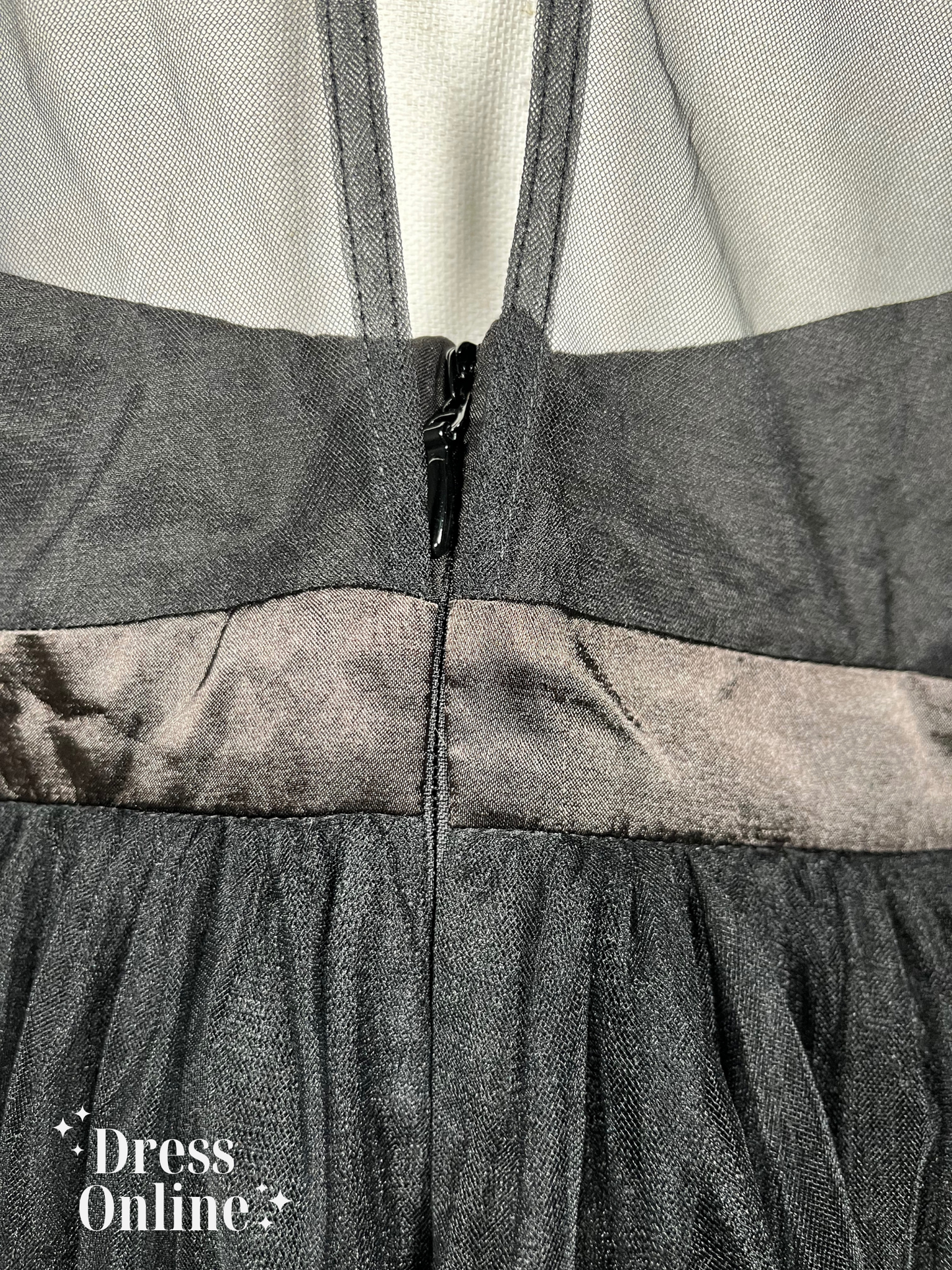 Elegante Gala Jurk in Zwart met Borduurwerk en Doorschijnende Mouwen - Maat XL - 390