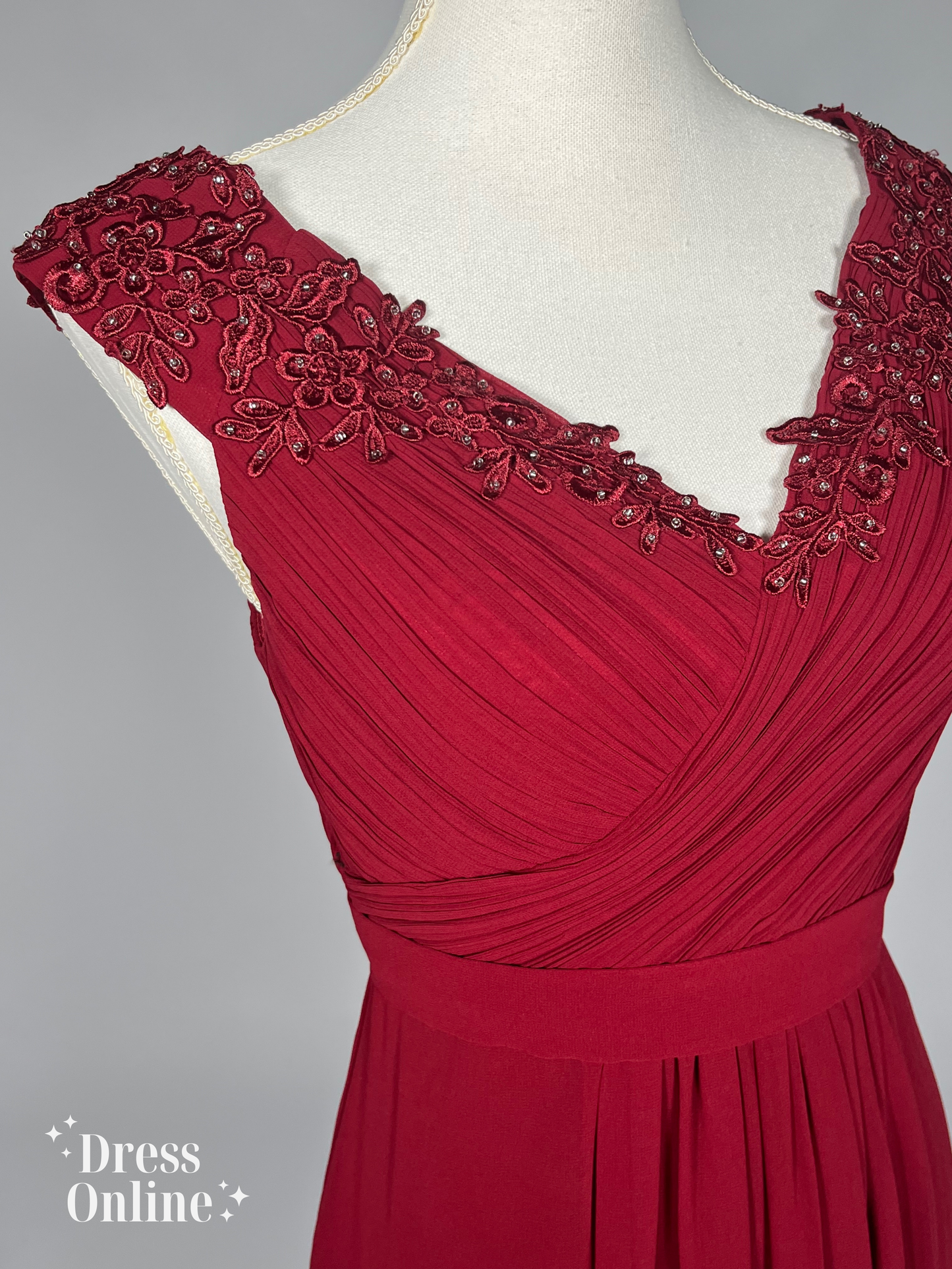 Donkerrode Galajurk met Elegante V-hals en Bloemenkant Maat M - 221