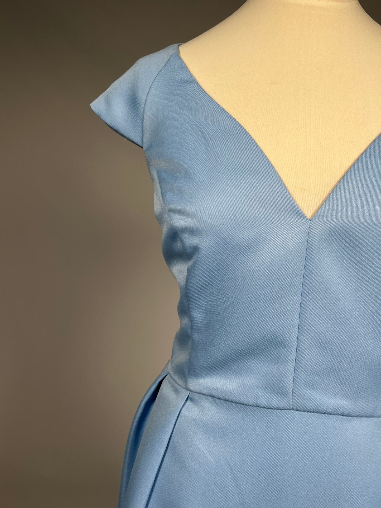 Elegante Lichtblauwe Galajurk met V-hals - Maat XLUK18