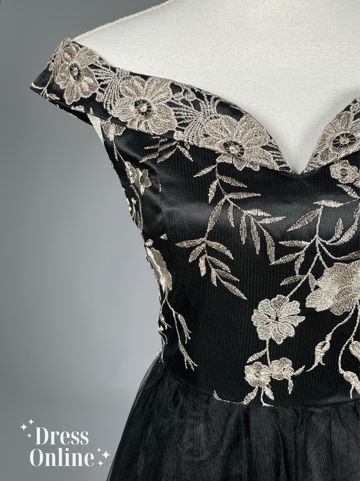 Elegante Zwart-gouden Cocktailjurk met Geborduurde Bloemen - Maat M - 360