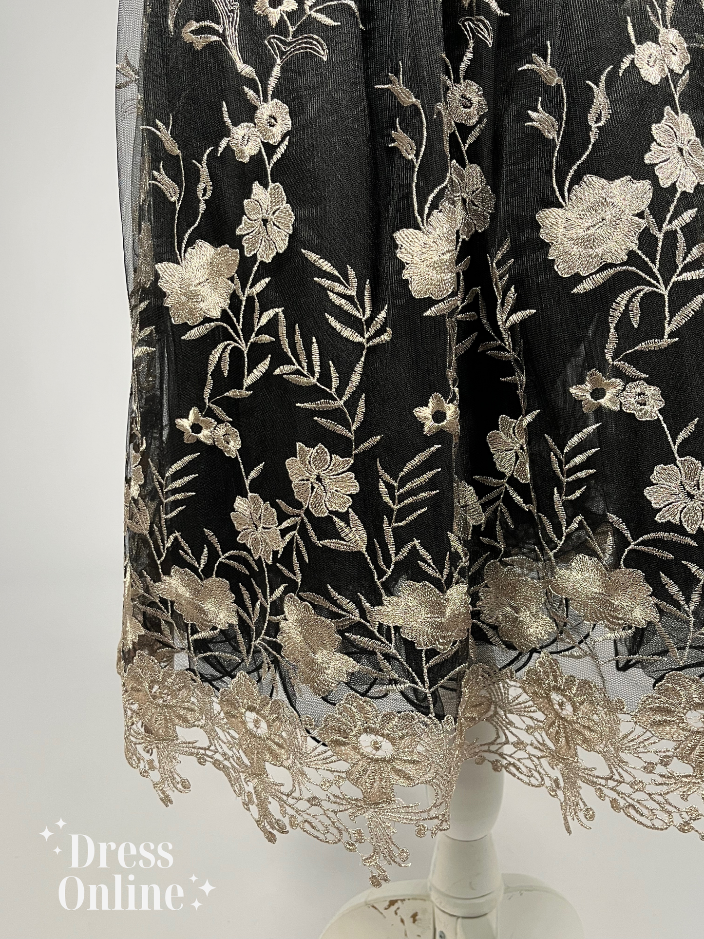 Elegante Zwart-gouden Cocktailjurk met Geborduurde Bloemen - Maat M - 360