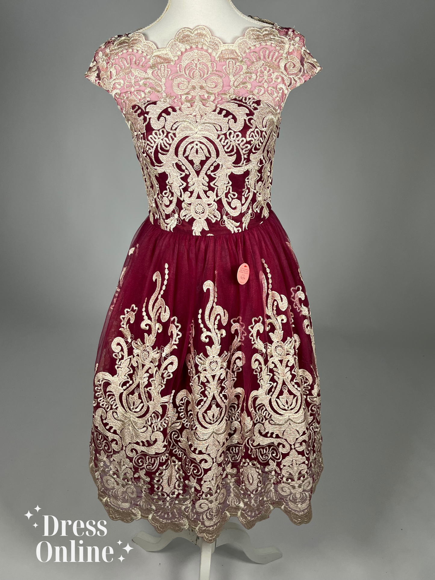 Elegante Bordeauxrode Cocktailjurk met Ivoorkleurig Borduursel - Maat S - 415