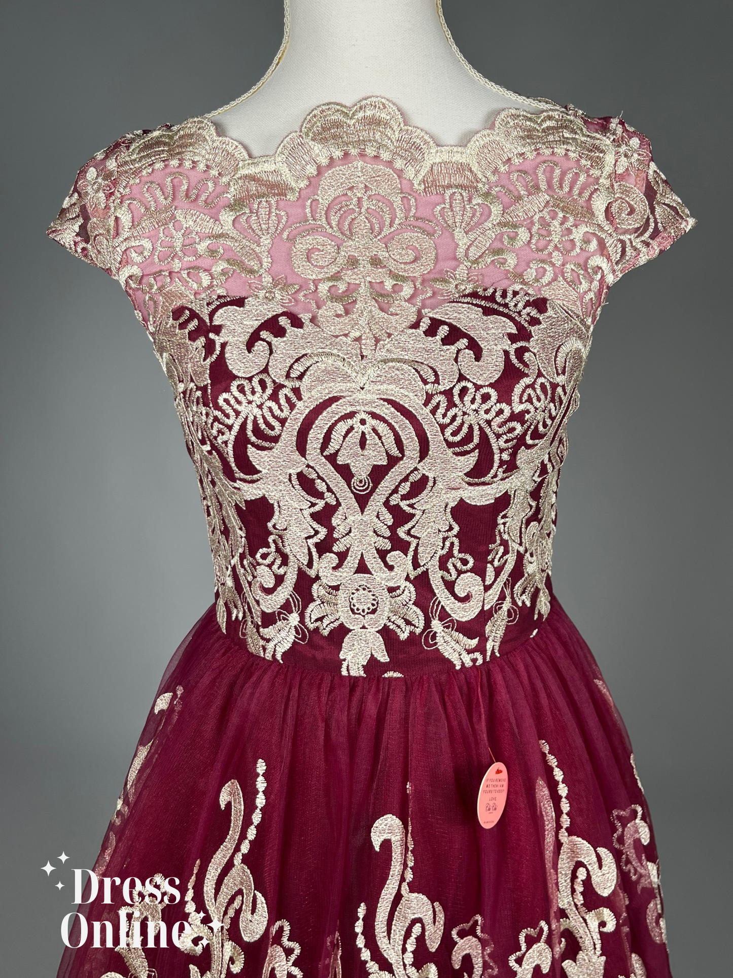 Elegante Bordeauxrode Cocktailjurk met Ivoorkleurig Borduursel - Maat S - 415