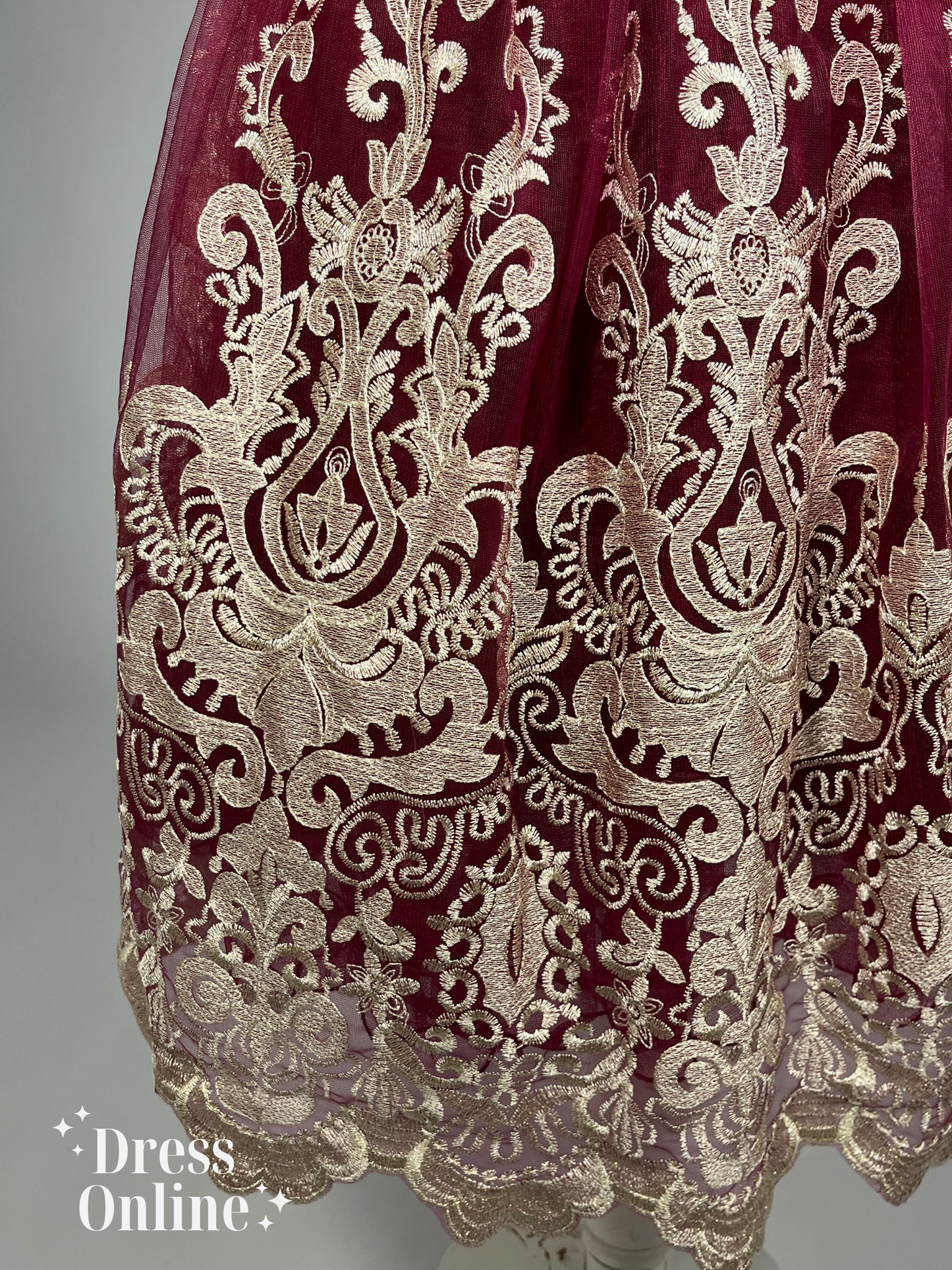 Elegante Bordeauxrode Cocktailjurk met Ivoorkleurig Borduursel - Maat S - 415