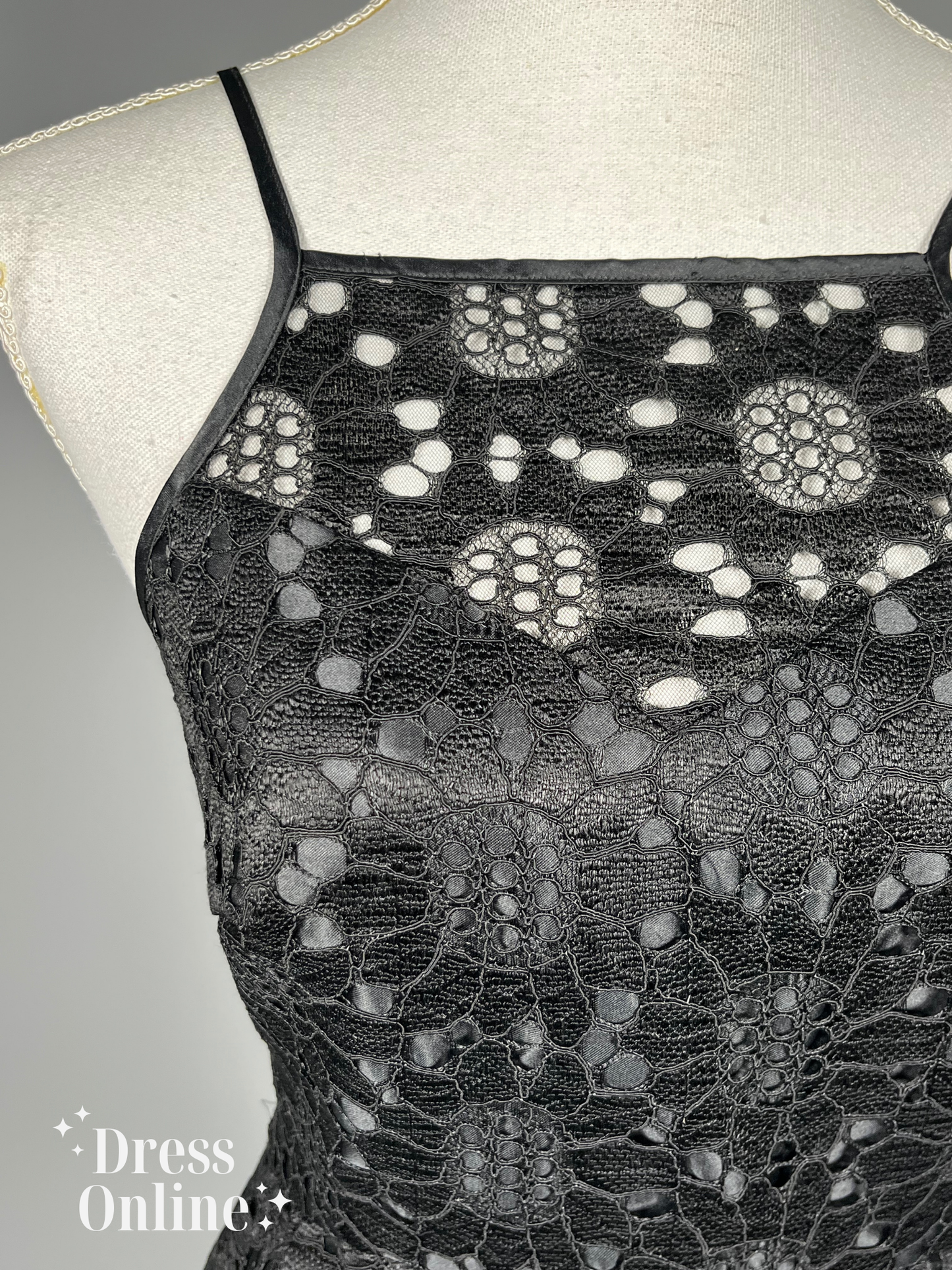 Elegante Zwarte Jurk met Kantpatroon - Maat M - ChiChi London - 363