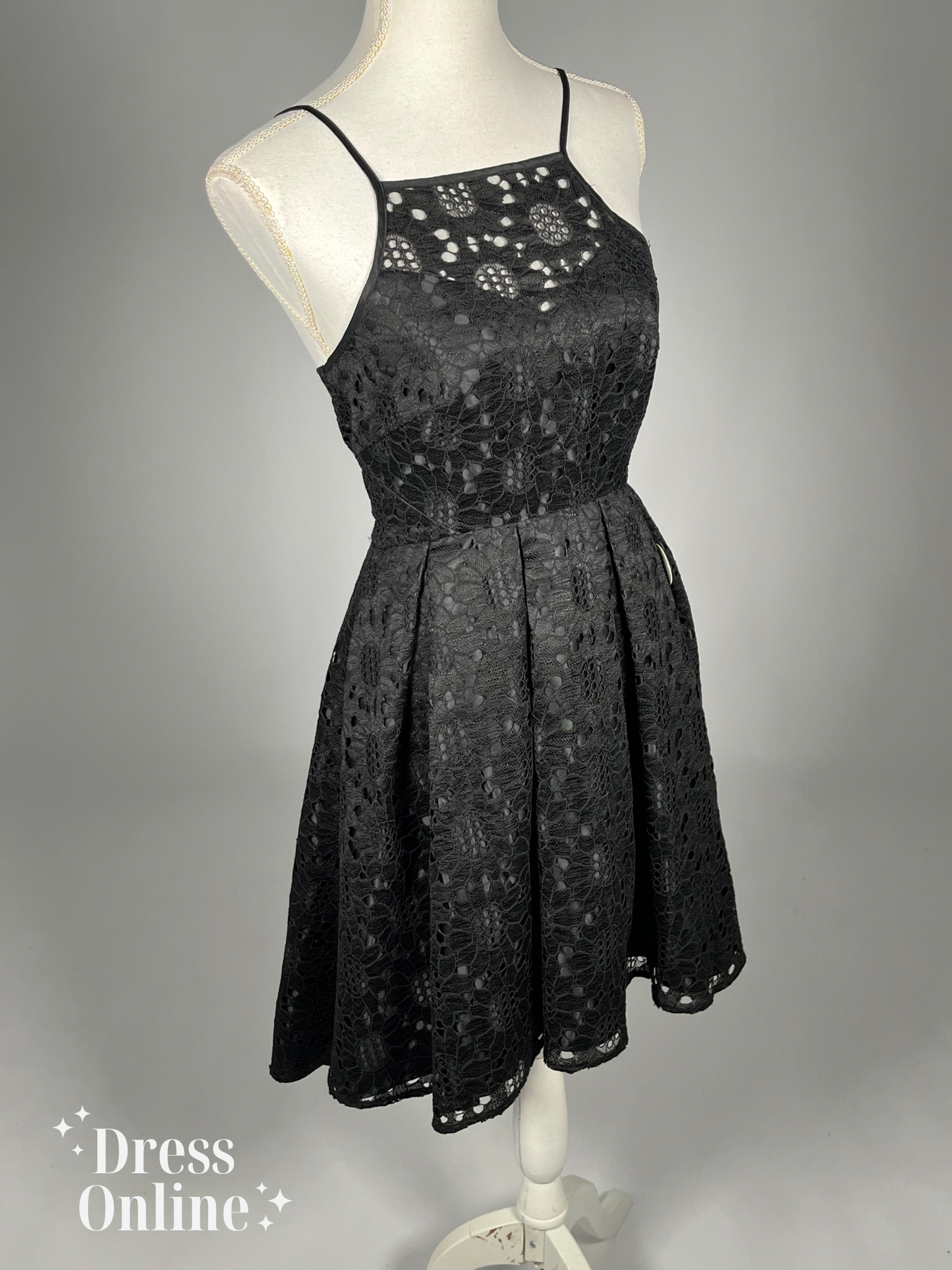 Elegante Zwarte Jurk met Kantpatroon - Maat M - ChiChi London - 363