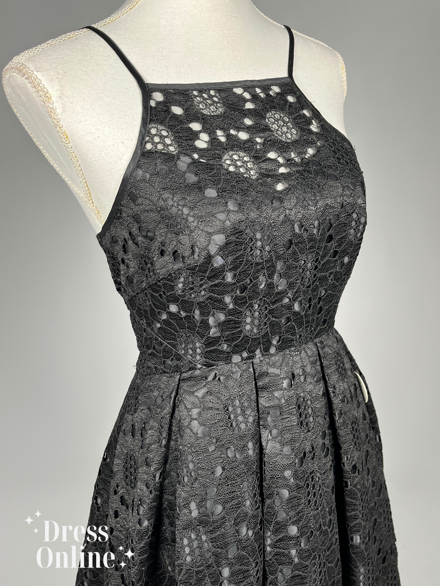 Elegante Zwarte Jurk met Kantpatroon - Maat M - ChiChi London - 363