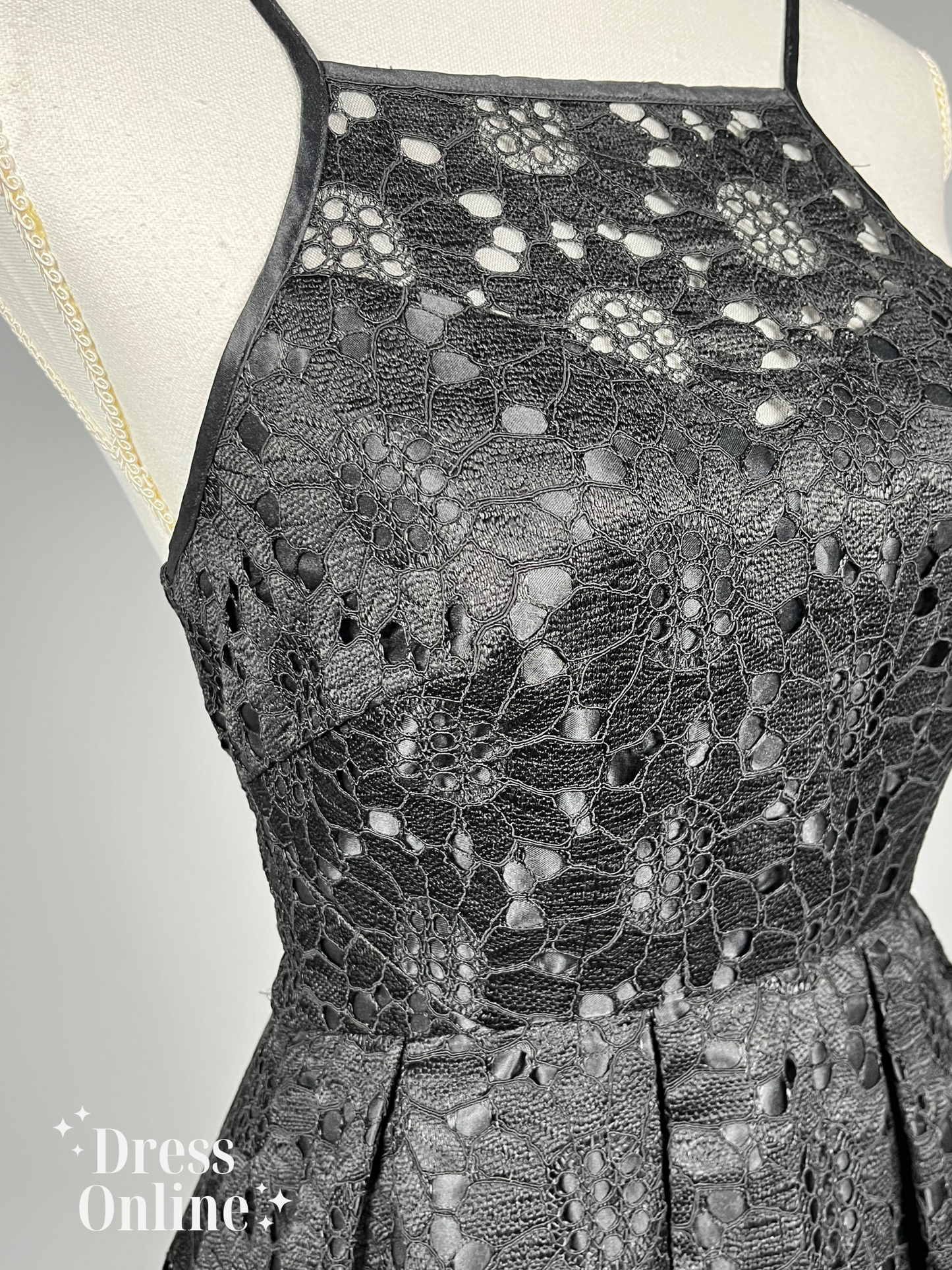 Elegante Zwarte Jurk met Kantpatroon - Maat M - ChiChi London - 363