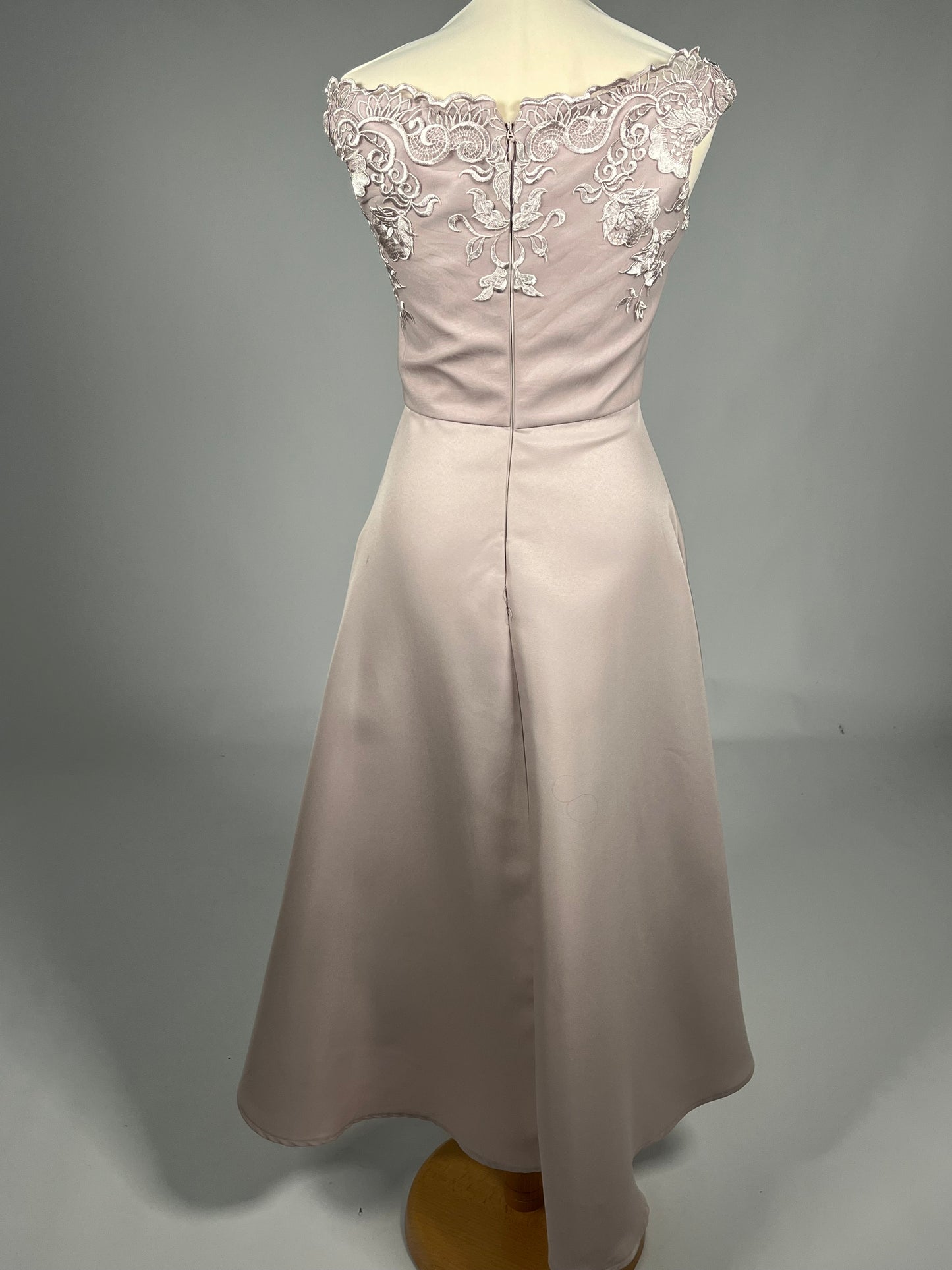 Elegante Poederroze Galajurk met Kant - Maat S UK 10