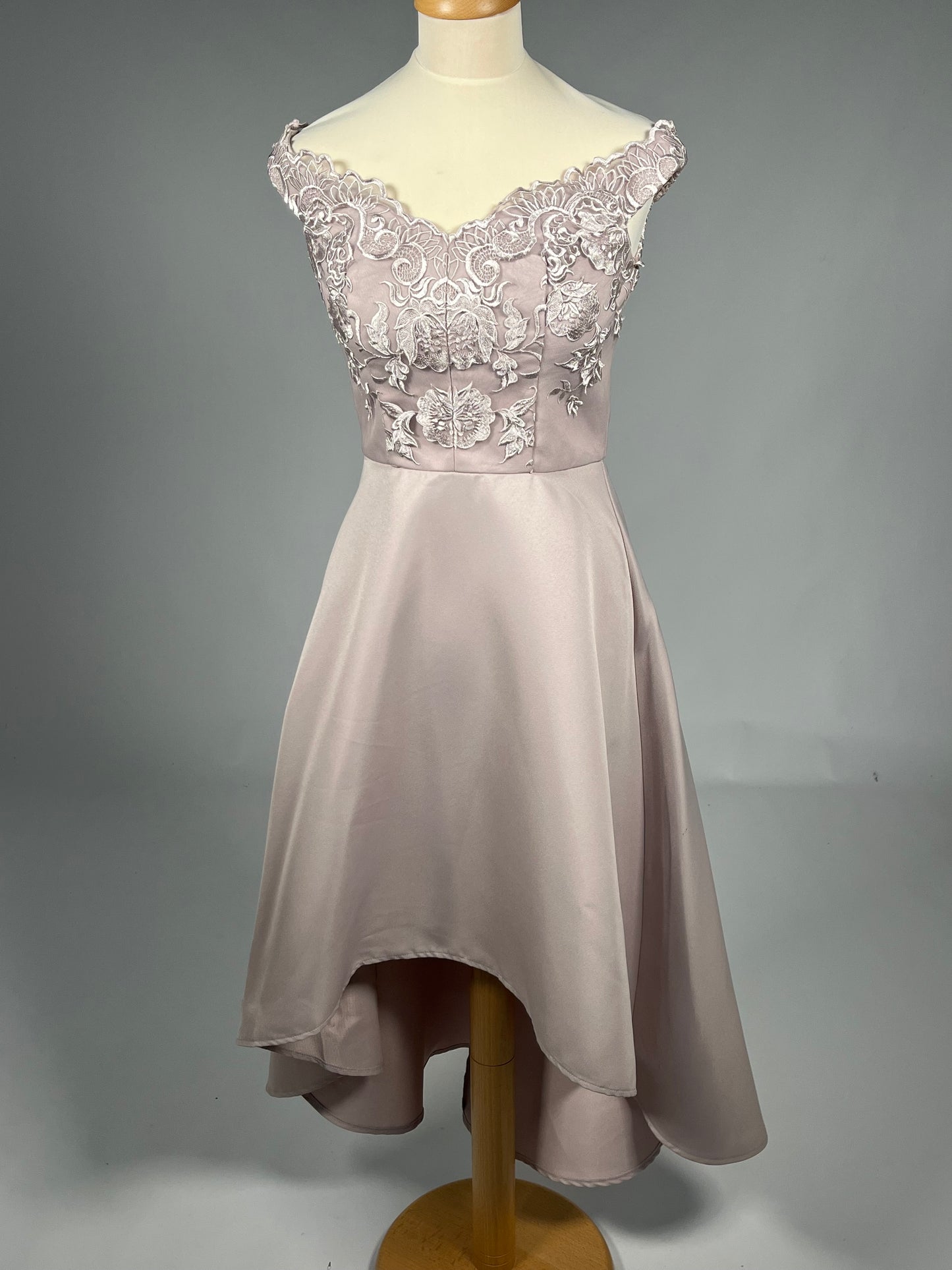 Elegante Poederroze Galajurk met Kant - Maat S UK 10