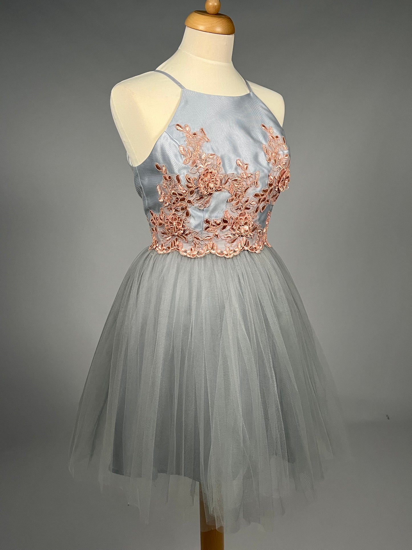 Elegante Grijsblauwe Galajurk met Roségouden Borduursel