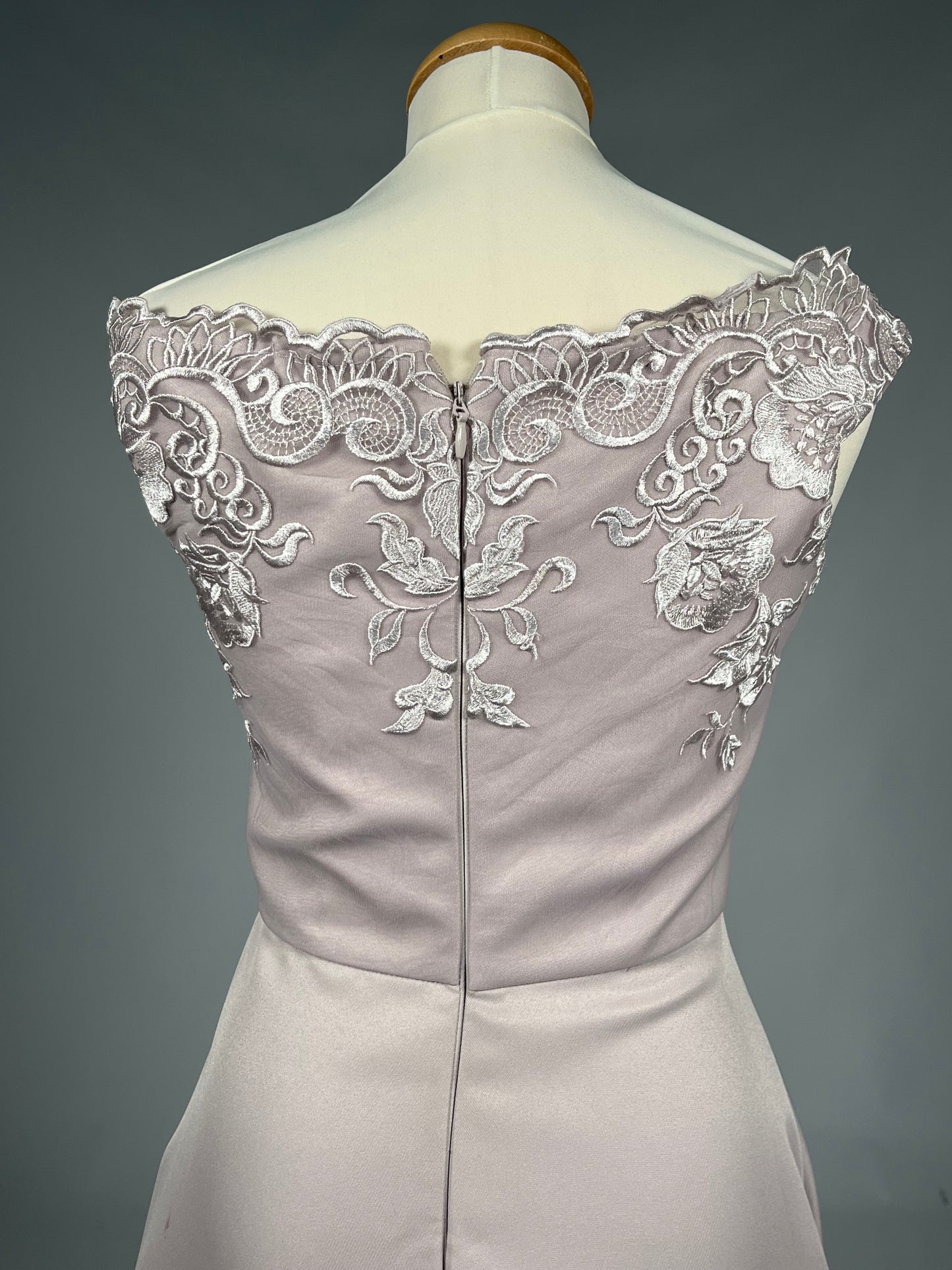 Elegante Poederroze Galajurk met Kant - Maat S UK 10
