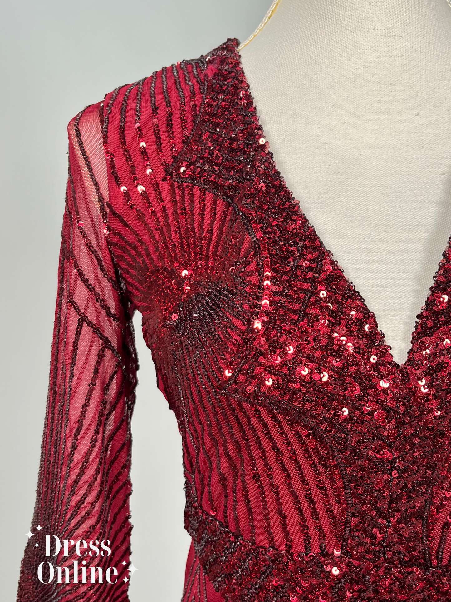 Elegante Donkerrode Avondjurk met Gedetailleerde Pailletten en Lange Mouwen - Maat S - 380