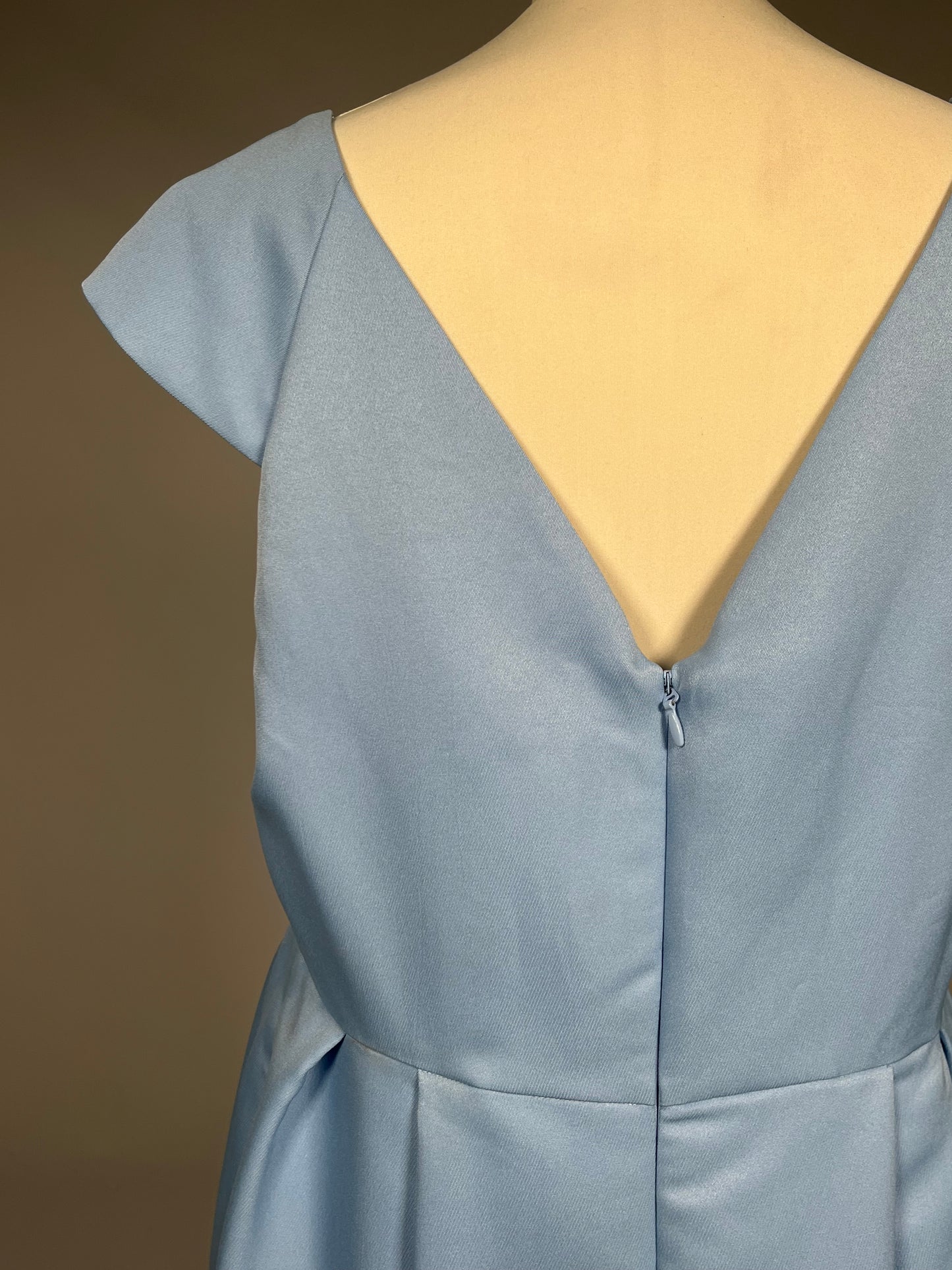 Elegante Lichtblauwe Galajurk met V-hals - Maat XLUK18