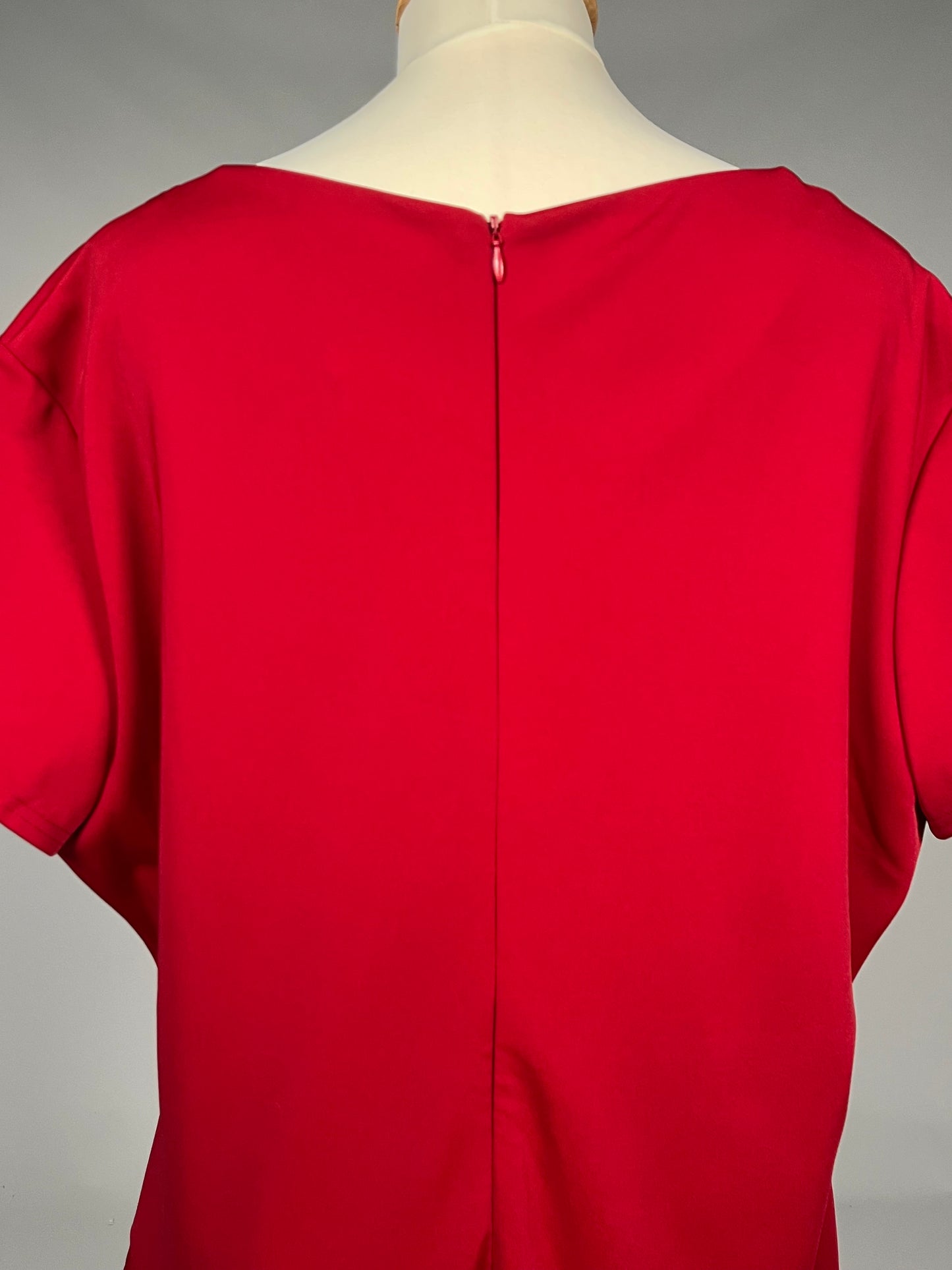 Elegante Rode Cocktailjurk met Ruches - Maat 52