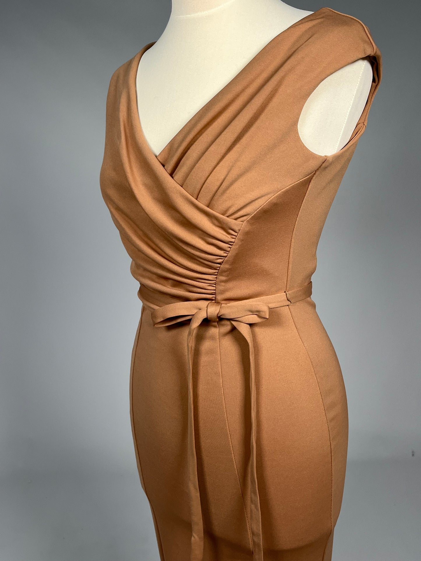 Elegante Cognackleurige Galajurk met Drapering