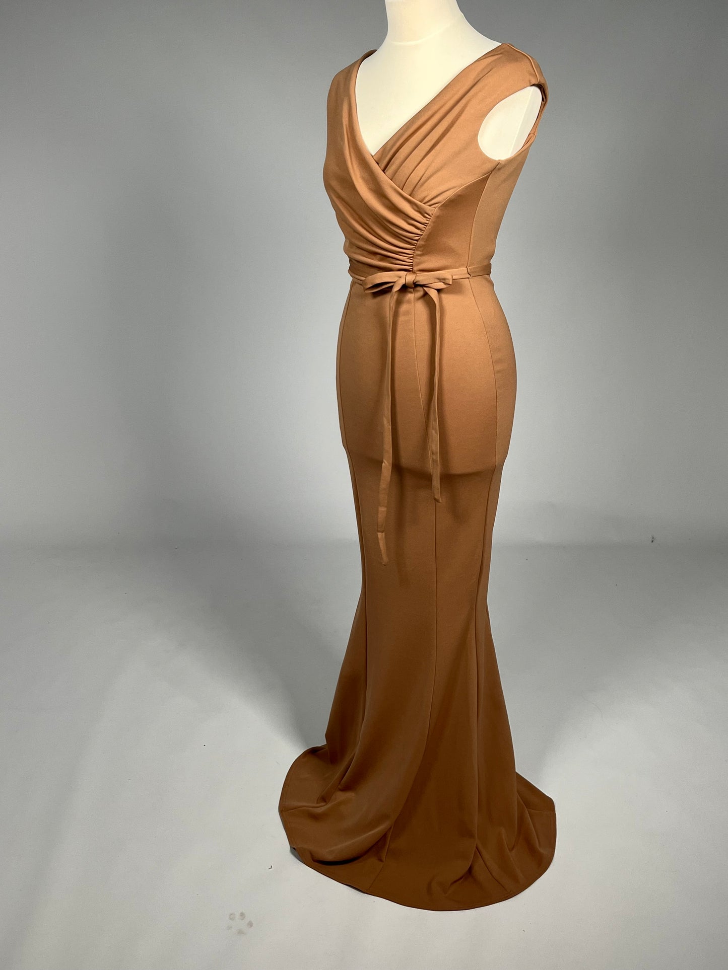 Elegante Cognackleurige Galajurk met Drapering