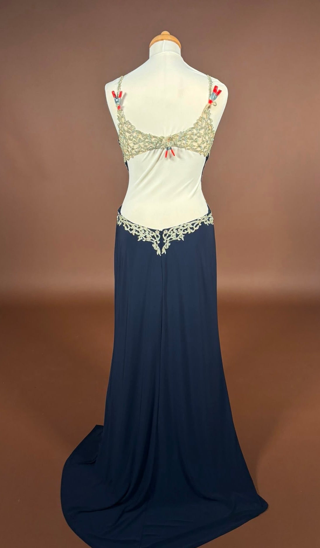 012 Marineblauwe Galajurk met Gouden Kant en Split – Jump Apparel