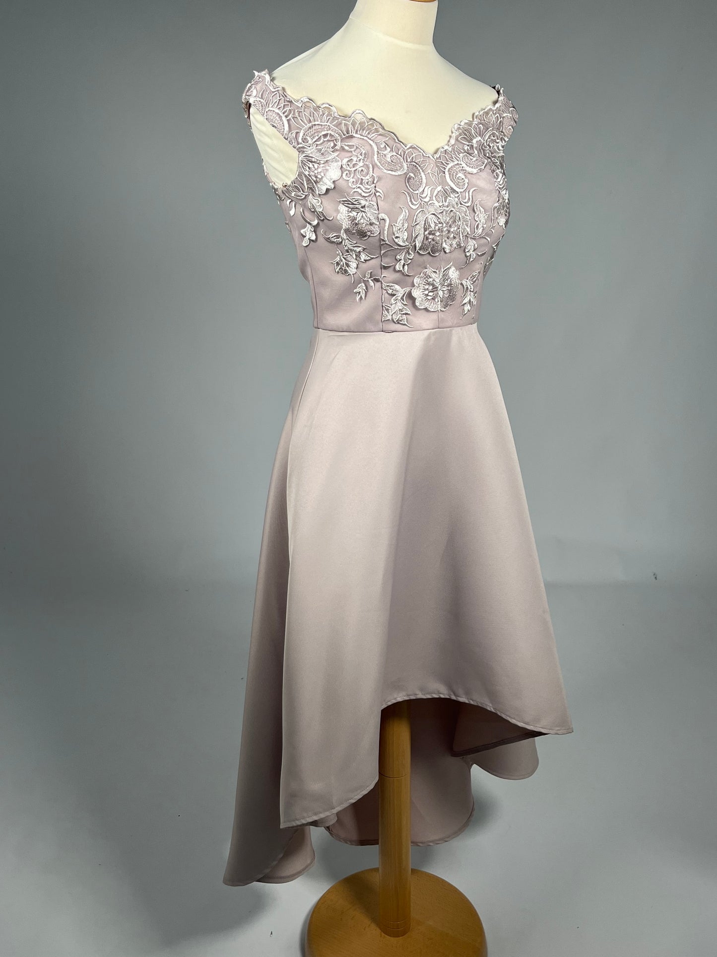 Elegante Poederroze Galajurk met Kant - Maat S UK 10