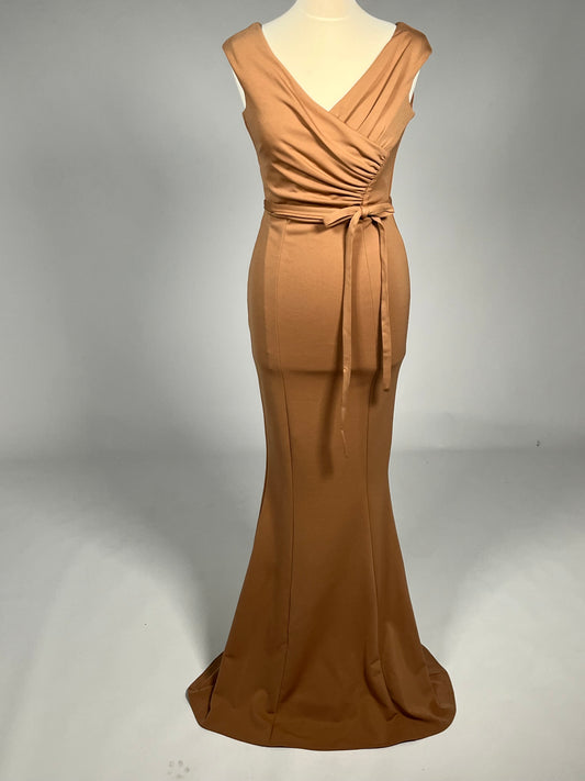 Elegante Cognackleurige Galajurk met Drapering - Maat 38 & 40