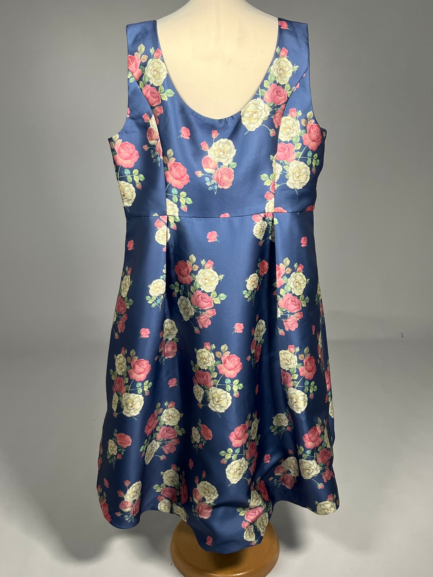 Elegante Donkerblauwe Bloemenjurk met Rozendessin - Maat 52 - 267