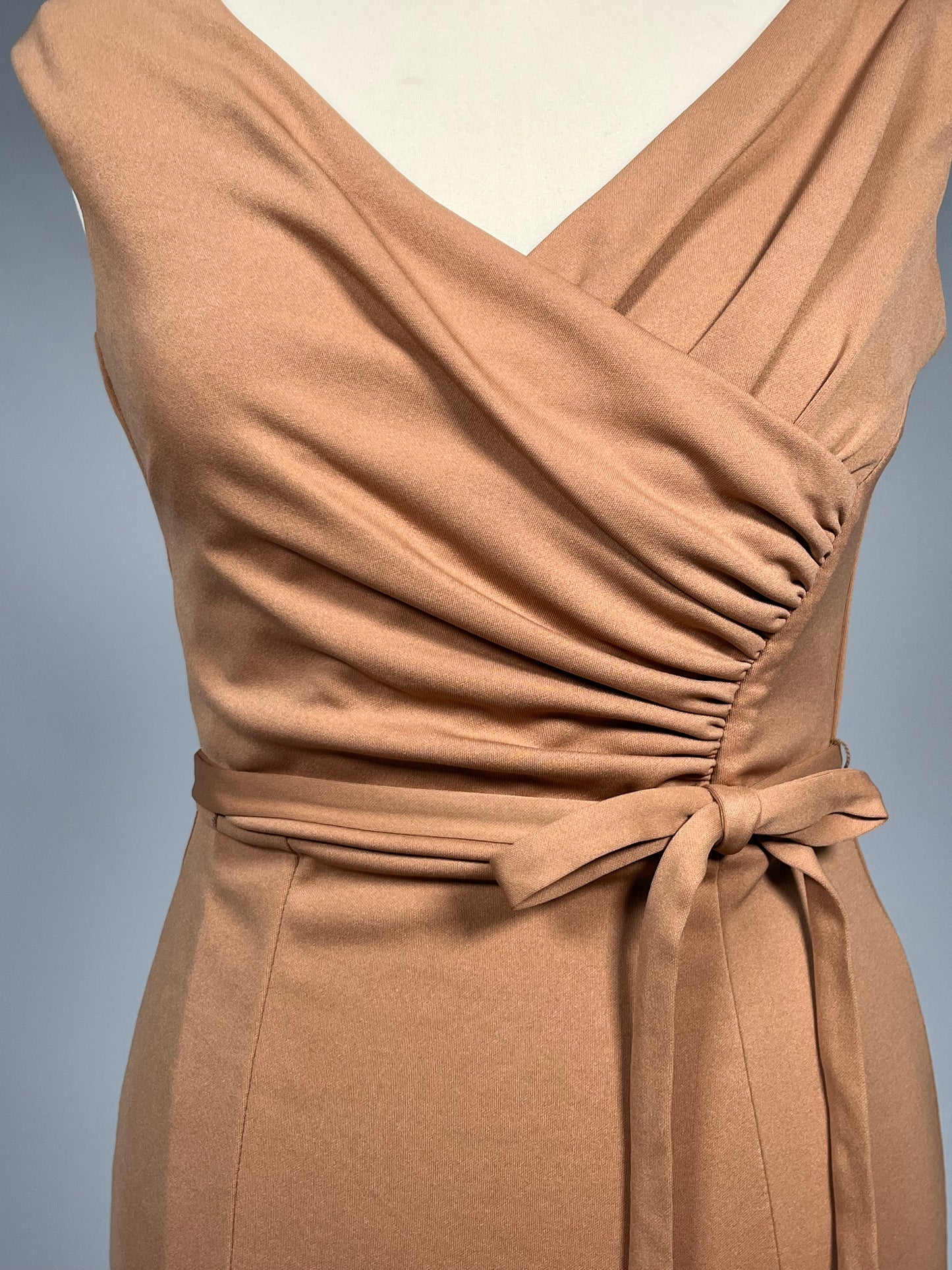 Elegante Cognackleurige Galajurk met Drapering