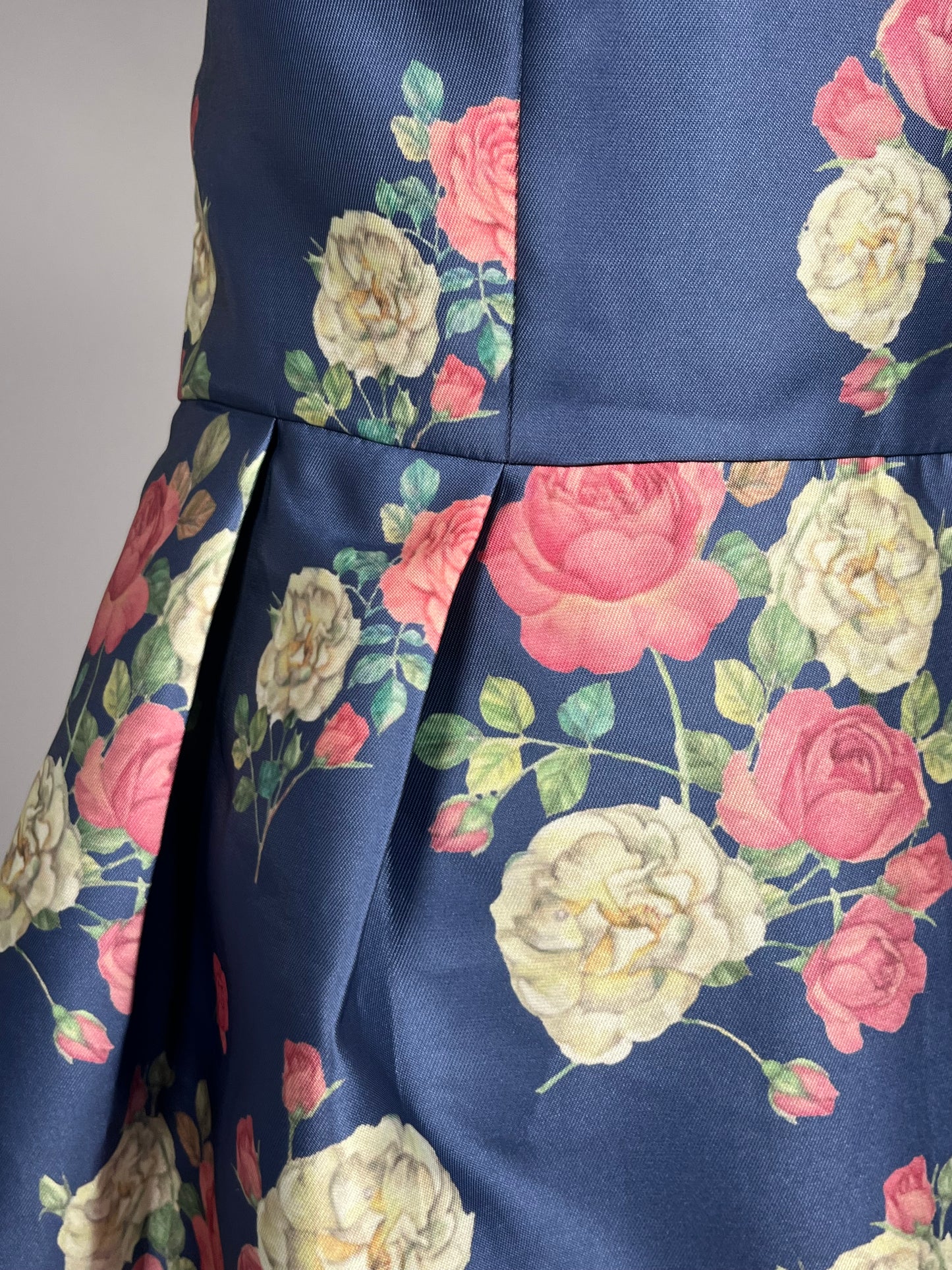 Elegante Donkerblauwe Bloemenjurk met Rozendessin - Maat 52 - 267