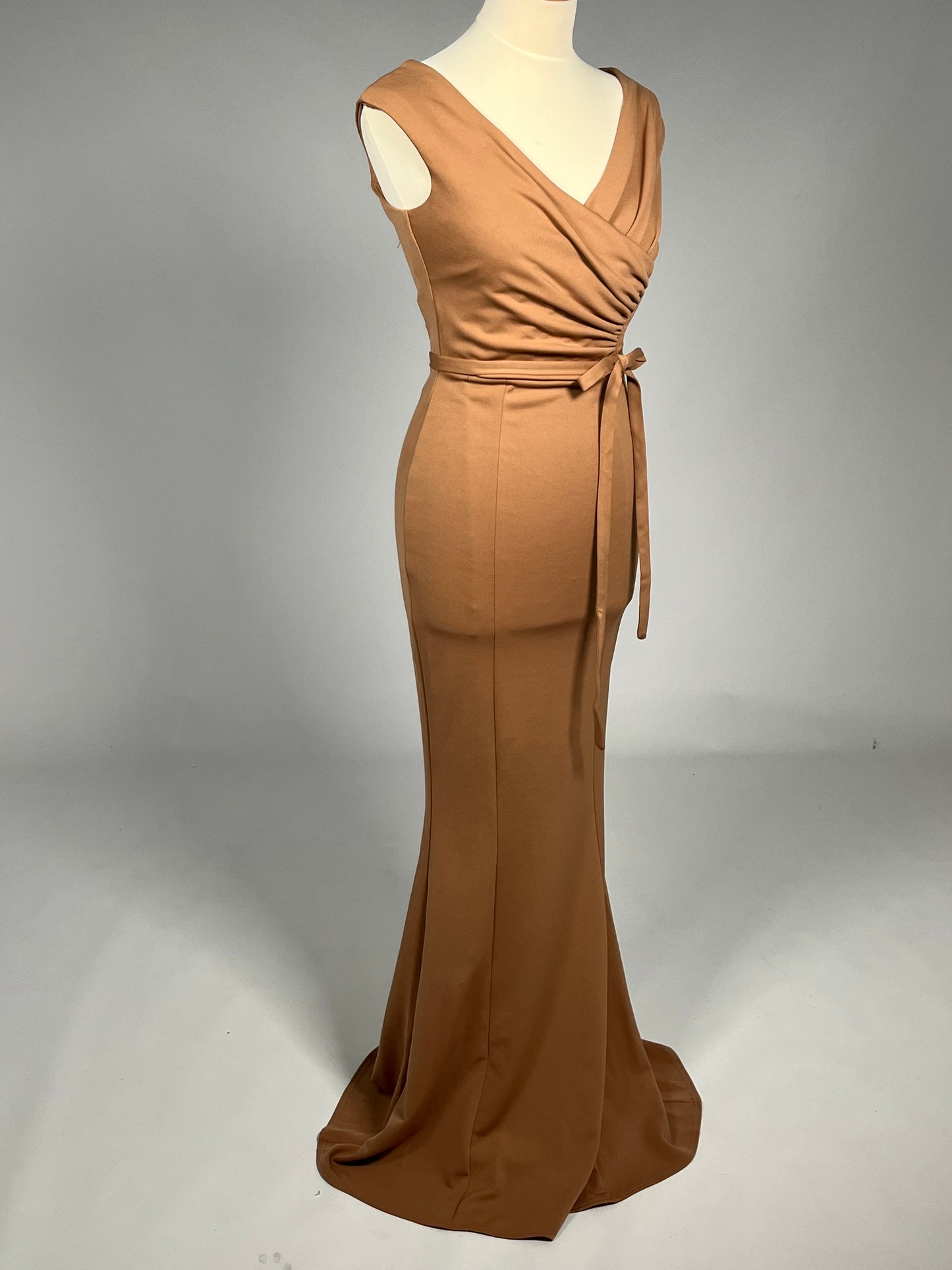Elegante Cognackleurige Galajurk met Drapering