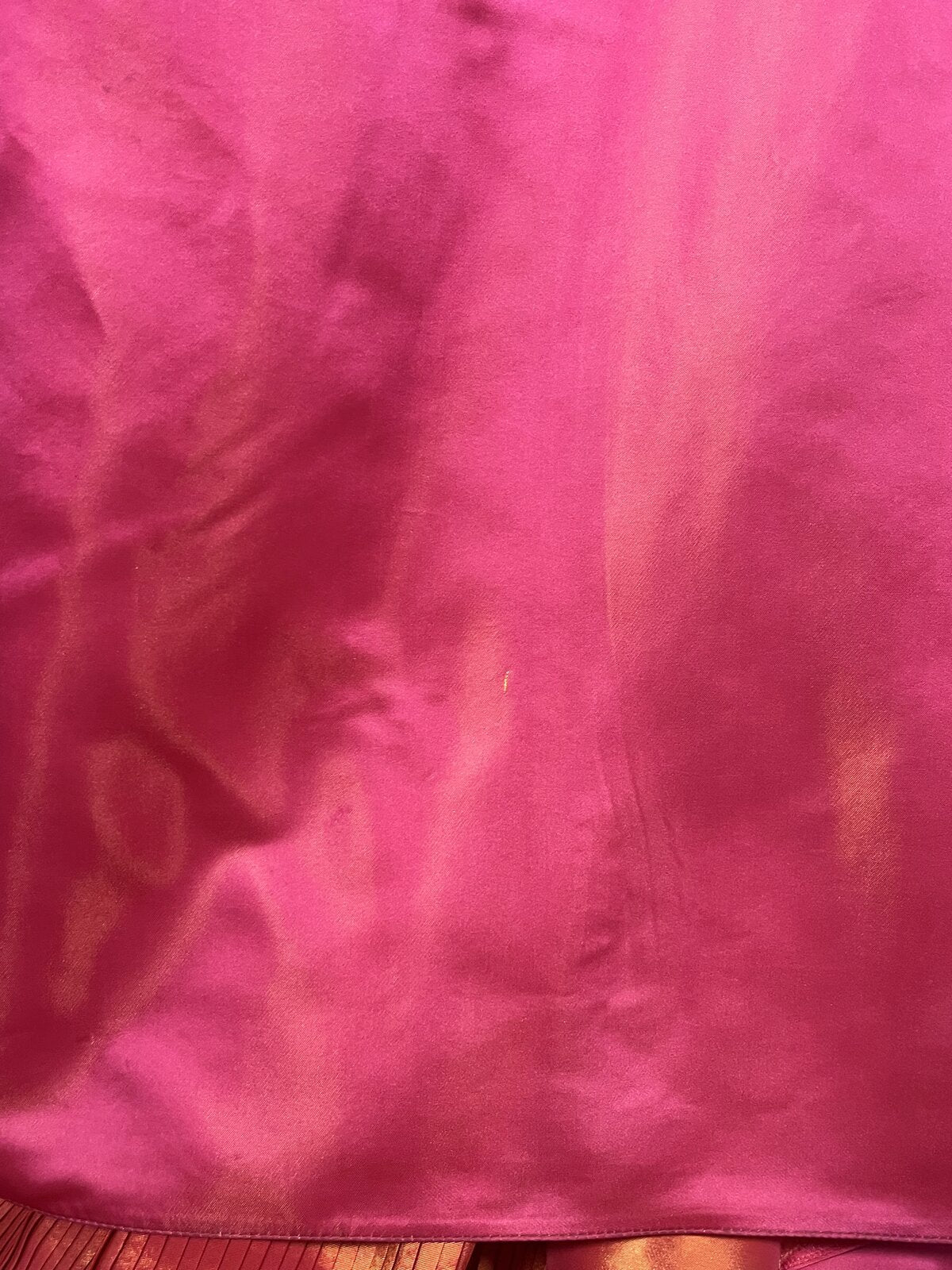 018 Fuchsia Statement Jurk met Waaierkraag