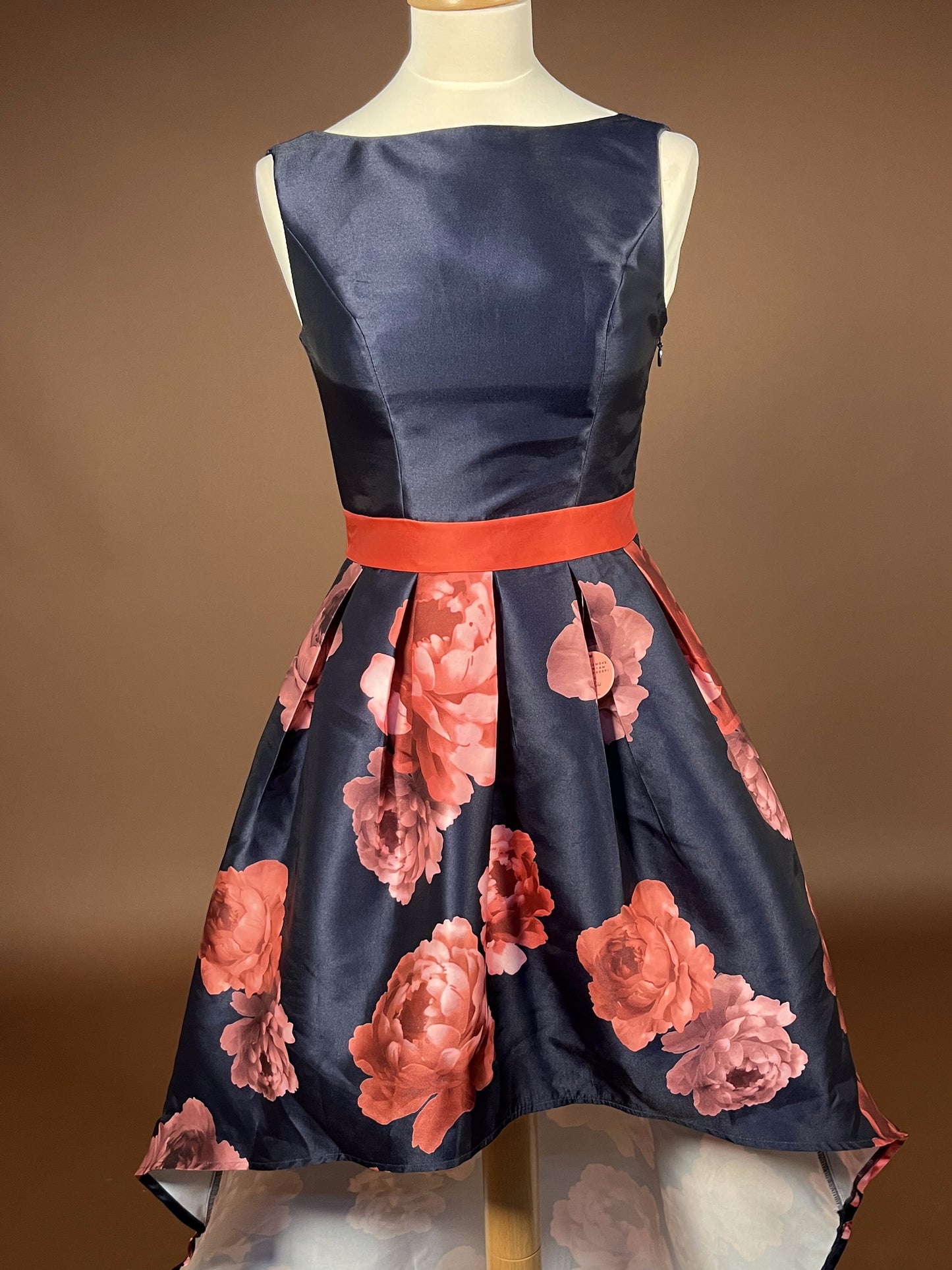024 Marineblauwe Bloemenprint Cocktailjurk – Chi Chi London