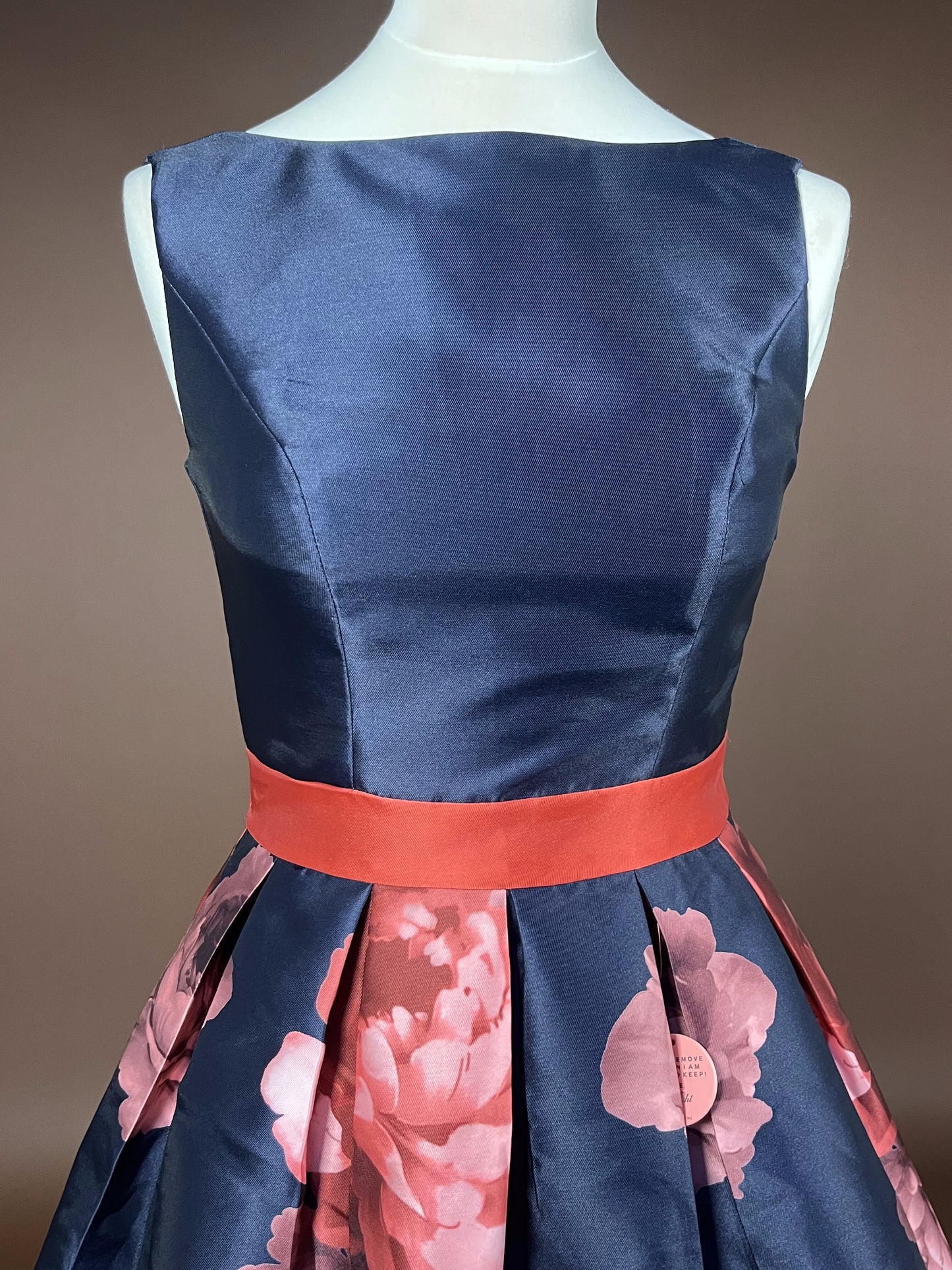 024 Marineblauwe Bloemenprint Cocktailjurk – Chi Chi London
