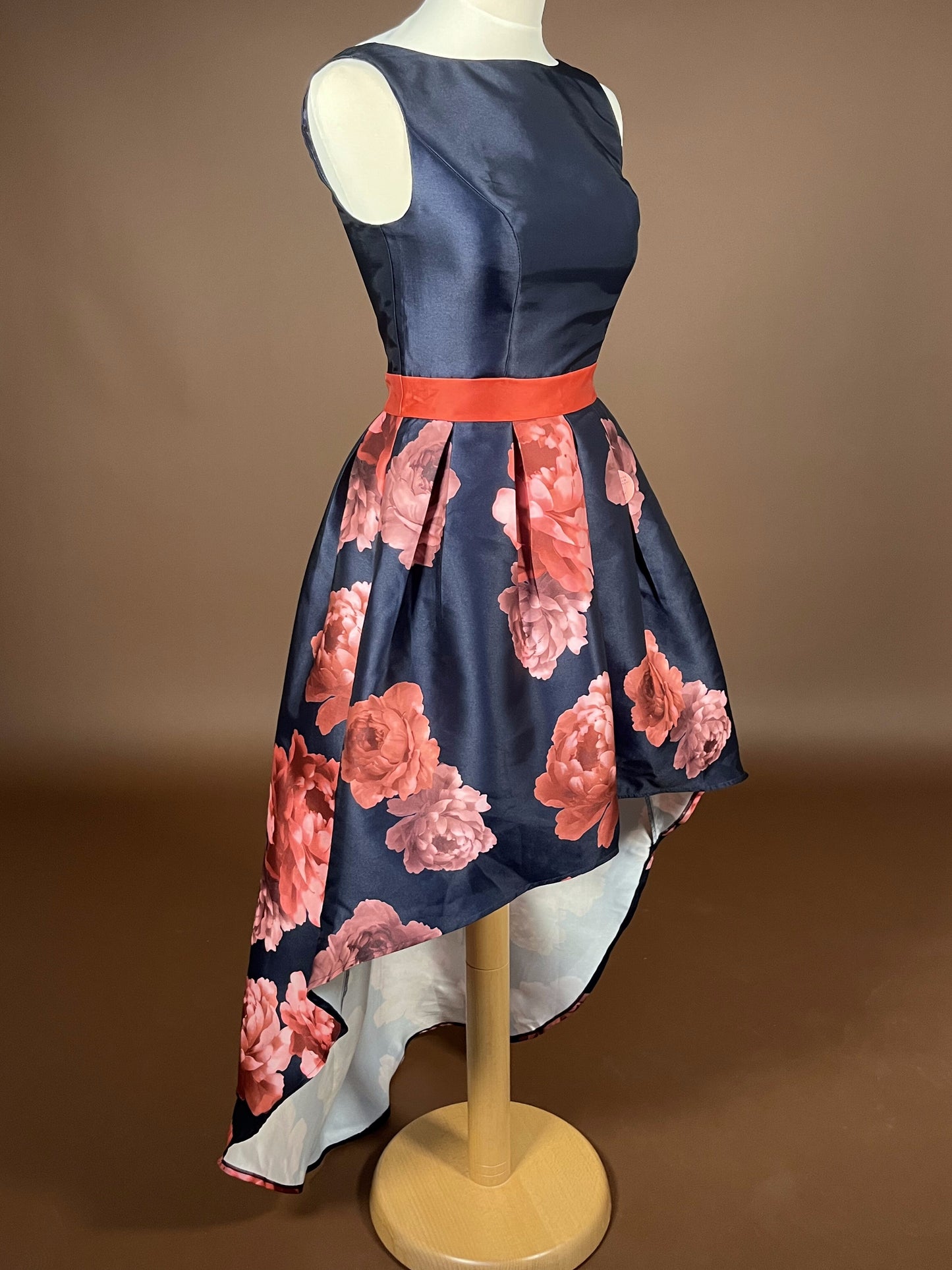 024 Marineblauwe Bloemenprint Cocktailjurk – Chi Chi London
