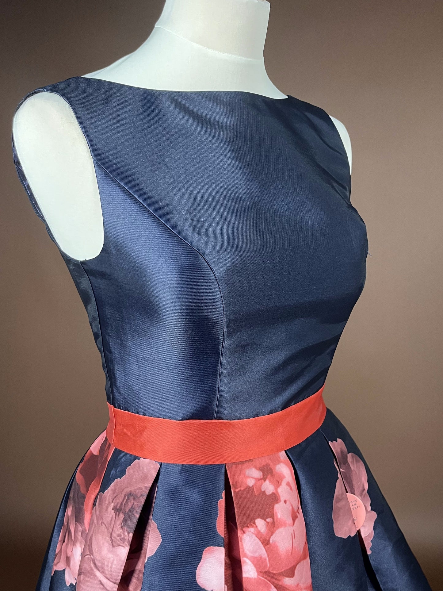024 Marineblauwe Bloemenprint Cocktailjurk – Chi Chi London