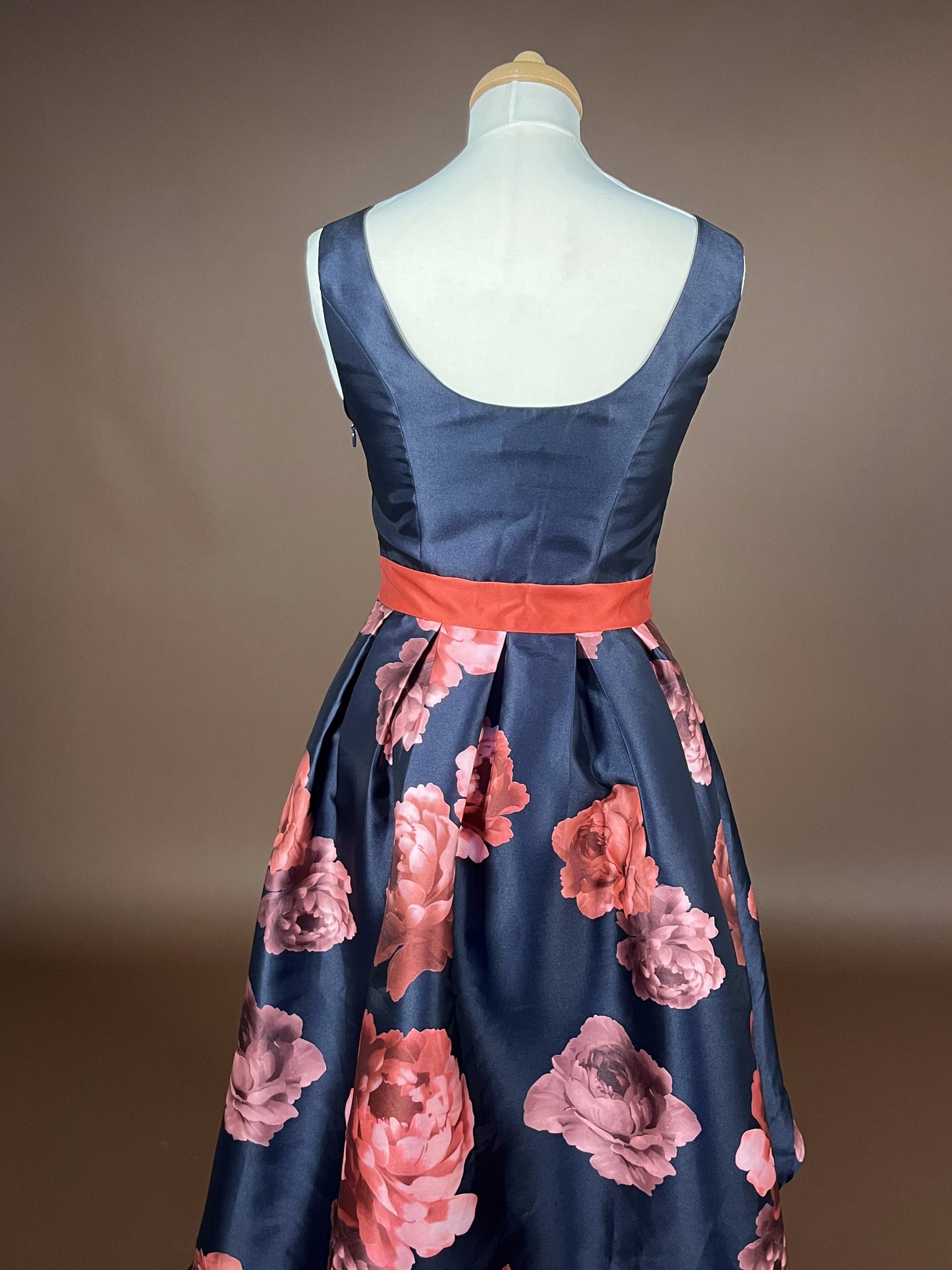 024 Marineblauwe Bloemenprint Cocktailjurk – Chi Chi London