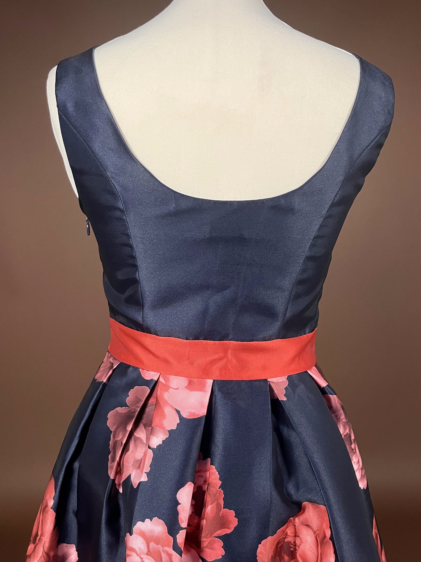 024 Marineblauwe Bloemenprint Cocktailjurk – Chi Chi London
